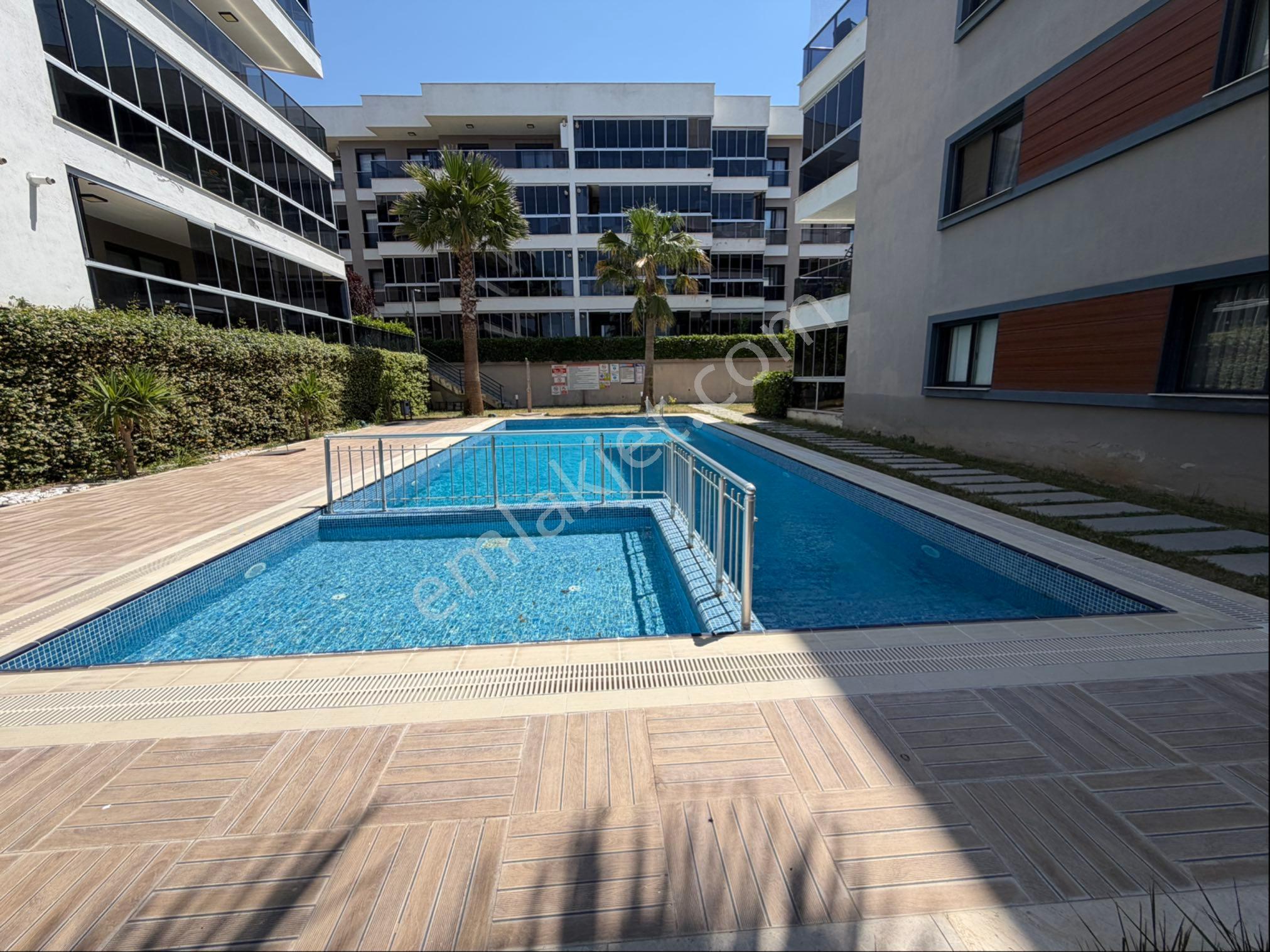 Menderes Barbaros Mah Havuzlu Sitede Kiralık 2+1 Bahçe Katı Daire - Görsel 8