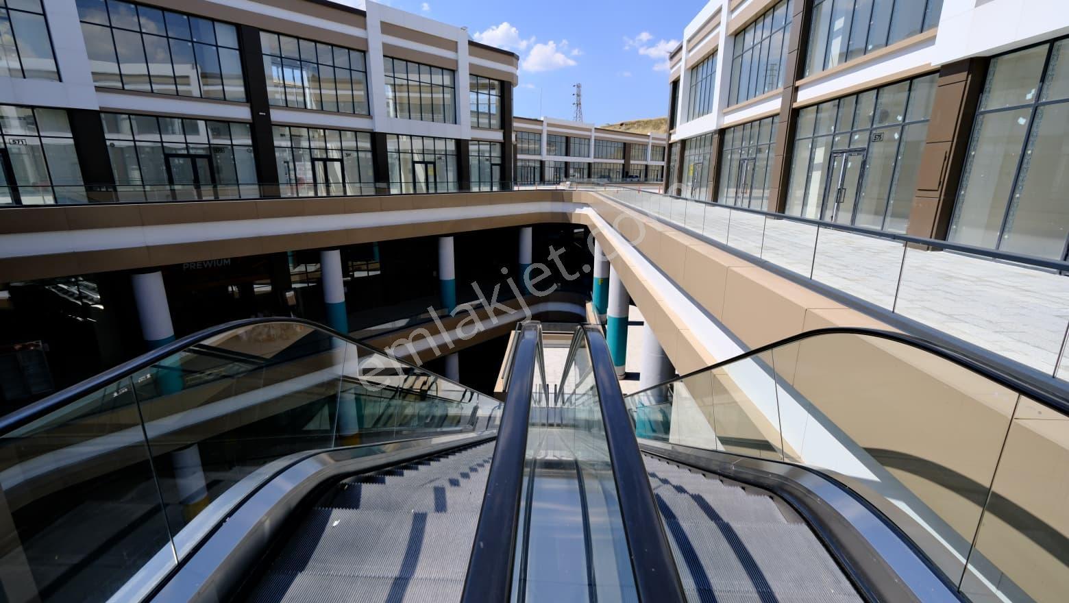 Mega Şaşmaz'da Yola Cepheli Kiralık Dükkan - Görsel 9