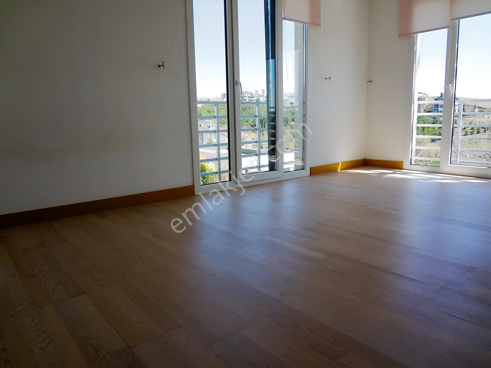 Arel'den Ankaville'de Prestijli Site'de Yüzme Havuzlu 5+1 Villa - Görsel 24