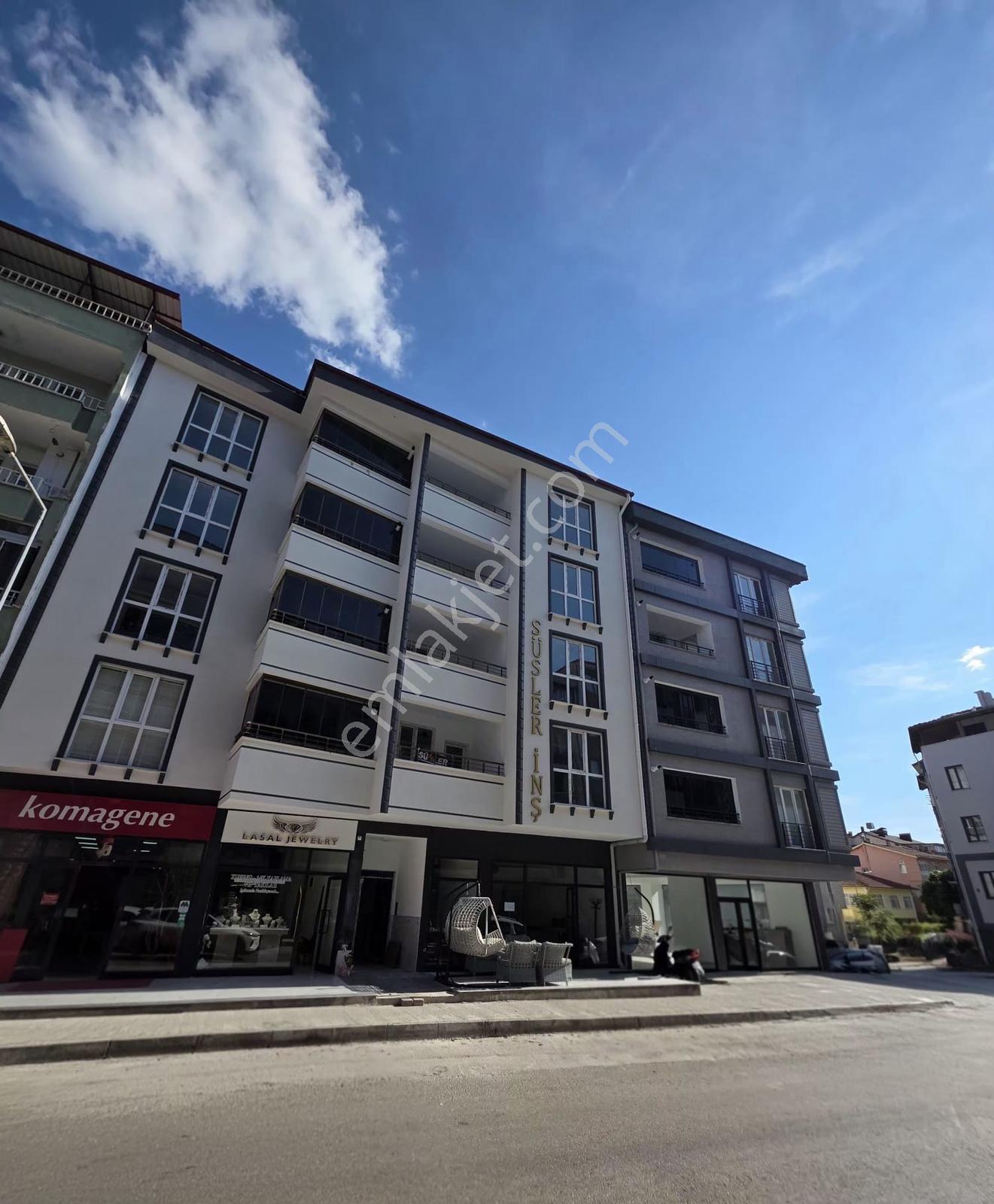 Şehrin Merkezinde Bengiler Caddesinde Sıfır Satılık 2+1 Direler - Görsel 27