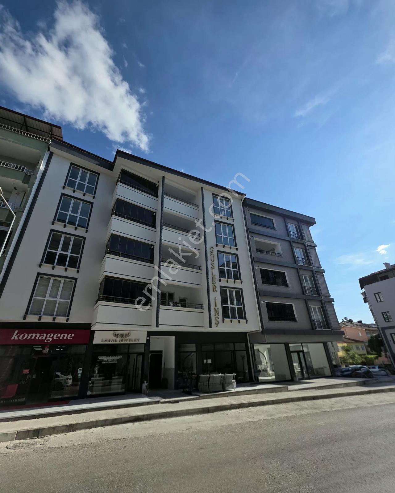 Şehrin Merkezinde Bengiler Caddesinde Sıfır Satılık 2+1 Direler - Görsel 13