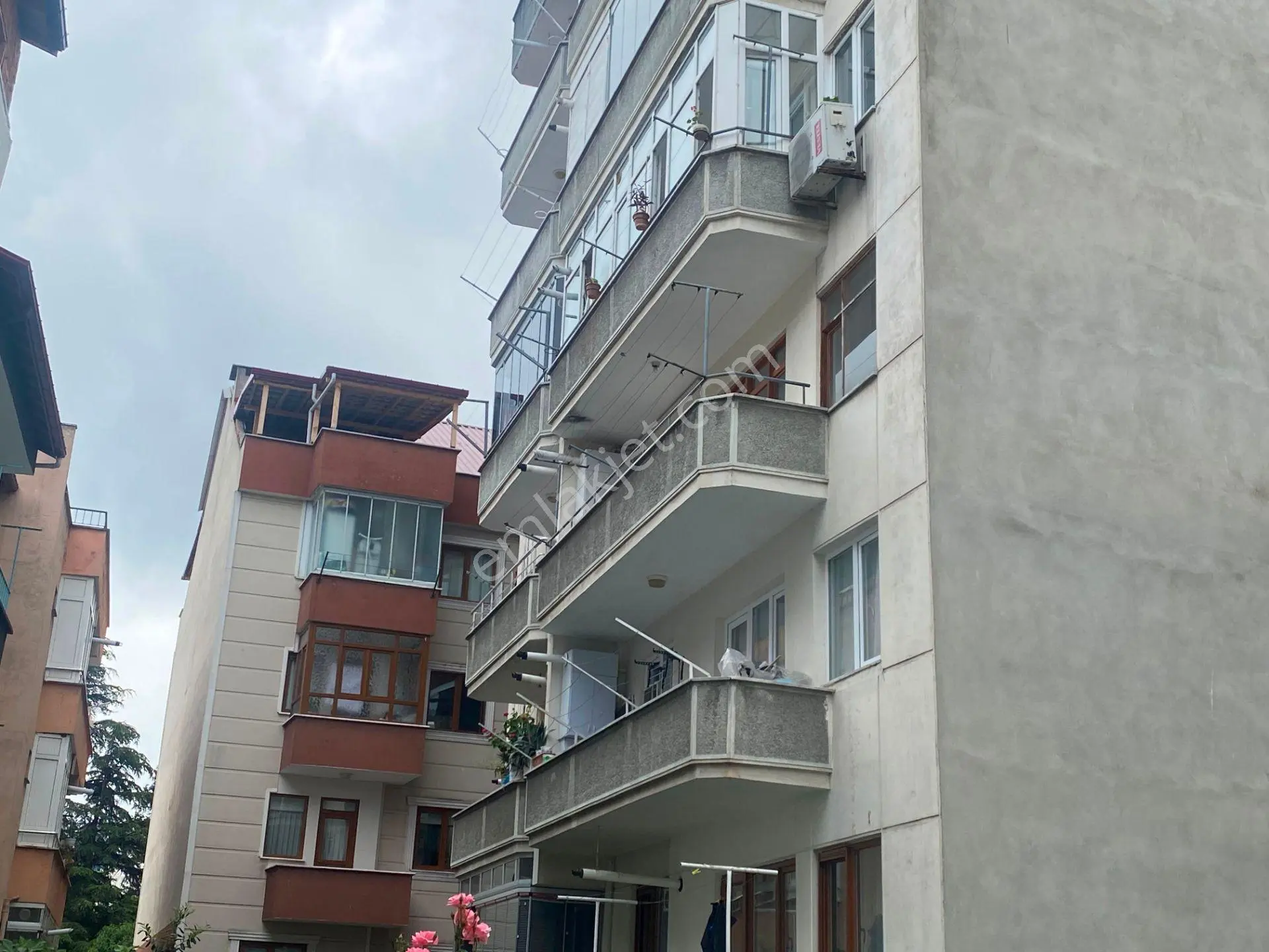 ​bahçecik’te Kaçırılmayacak Fırsat! Satılık/ Geniş 2+1 Daire - Görsel 2