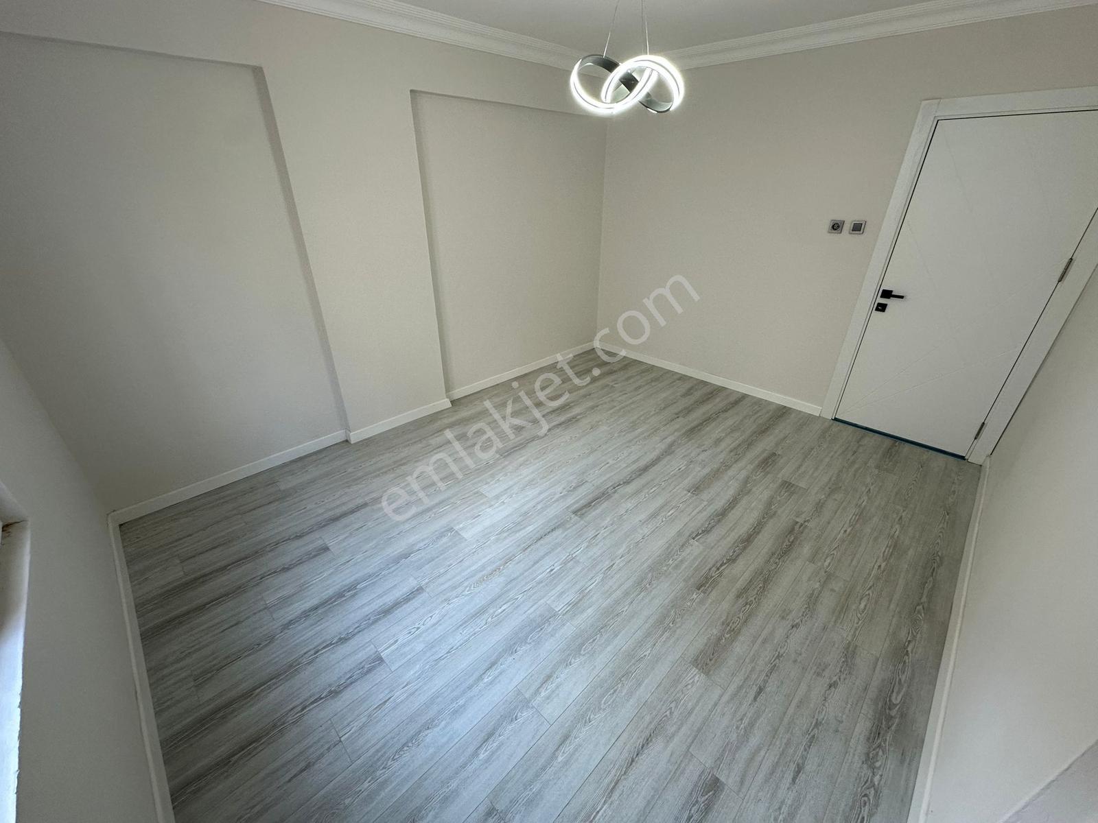 Kostak'tan Akçay'da Denize Yürüme Mesafesinde Ön Cephe 2+1 Daire - Görsel 26