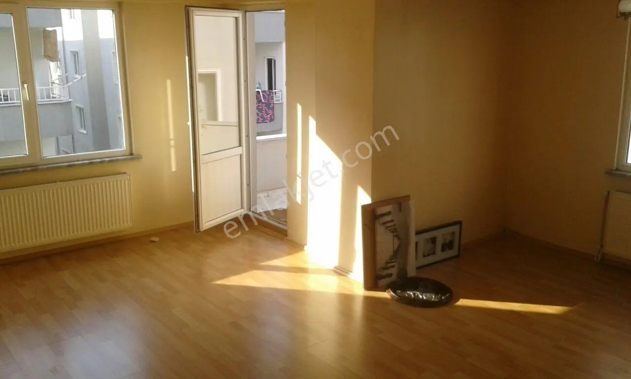 Maltepe Zümrütevlerde Palmiye Sitesi Site İçerisinde 3+1 120 M2
