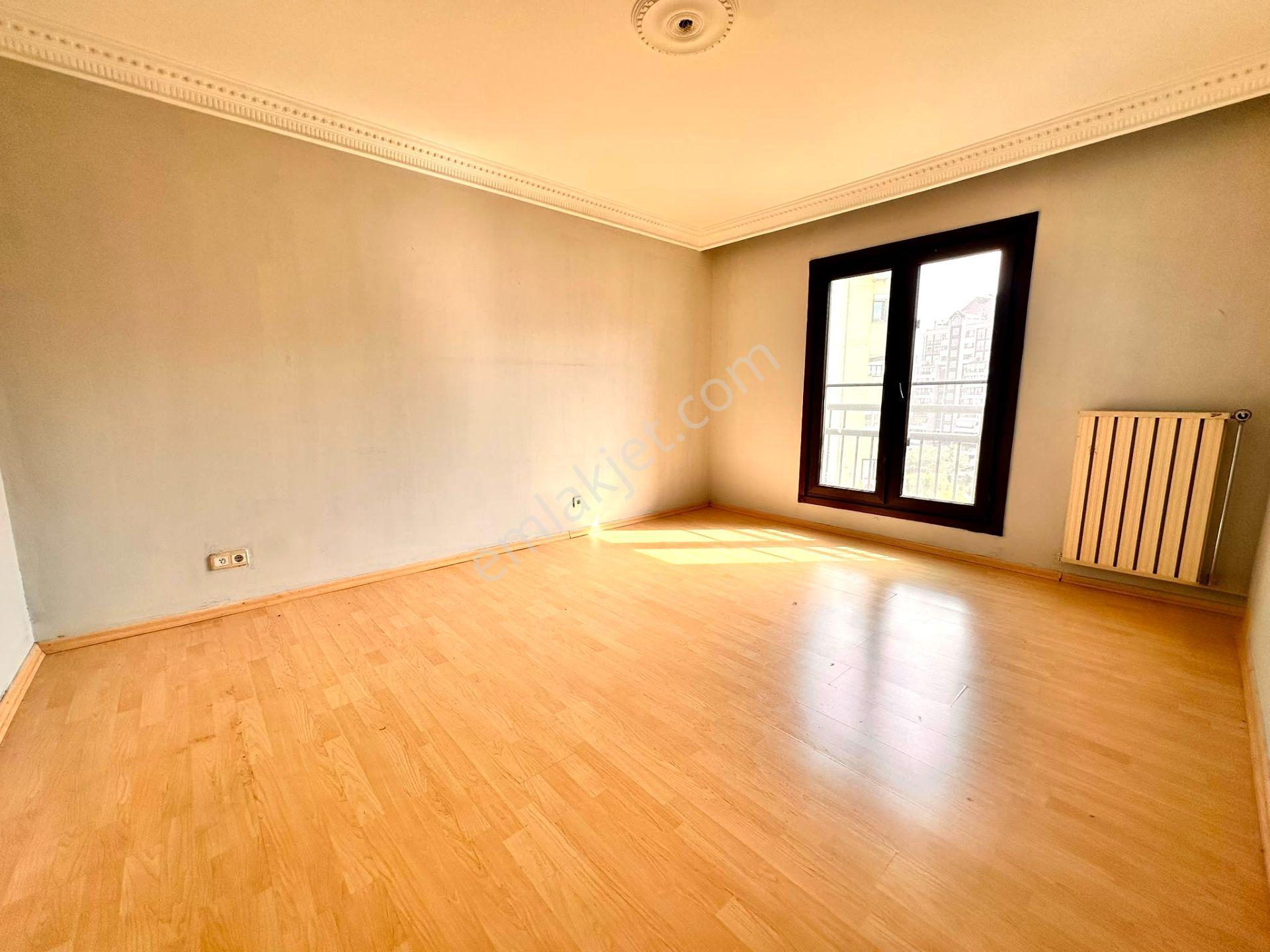 Bahçeşehir'in Merkezinde Funda Sitesinde Kiralık 3+1 Daire - Görsel 13