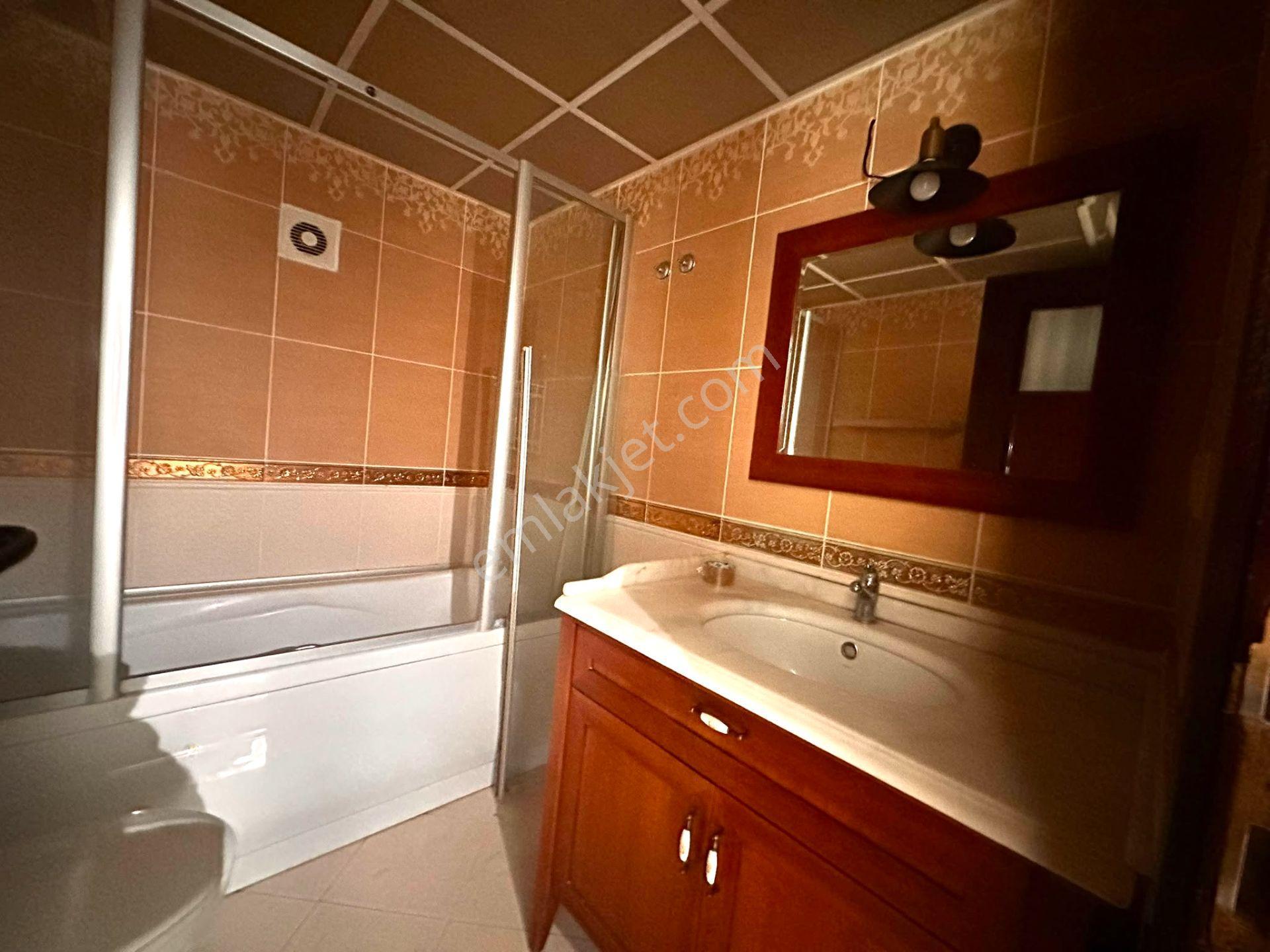 Bahçeşehir'in Merkezinde Funda Sitesinde Kiralık 3+1 Daire - Görsel 19