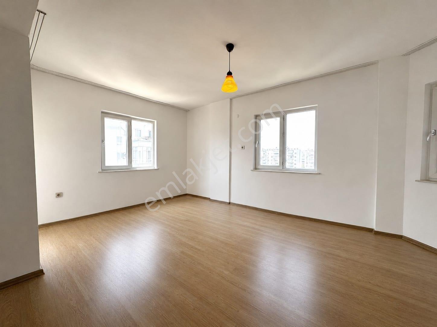 Denize Yürüme Mesafesinde Site İçerisinde Satılık 3+1 Daire