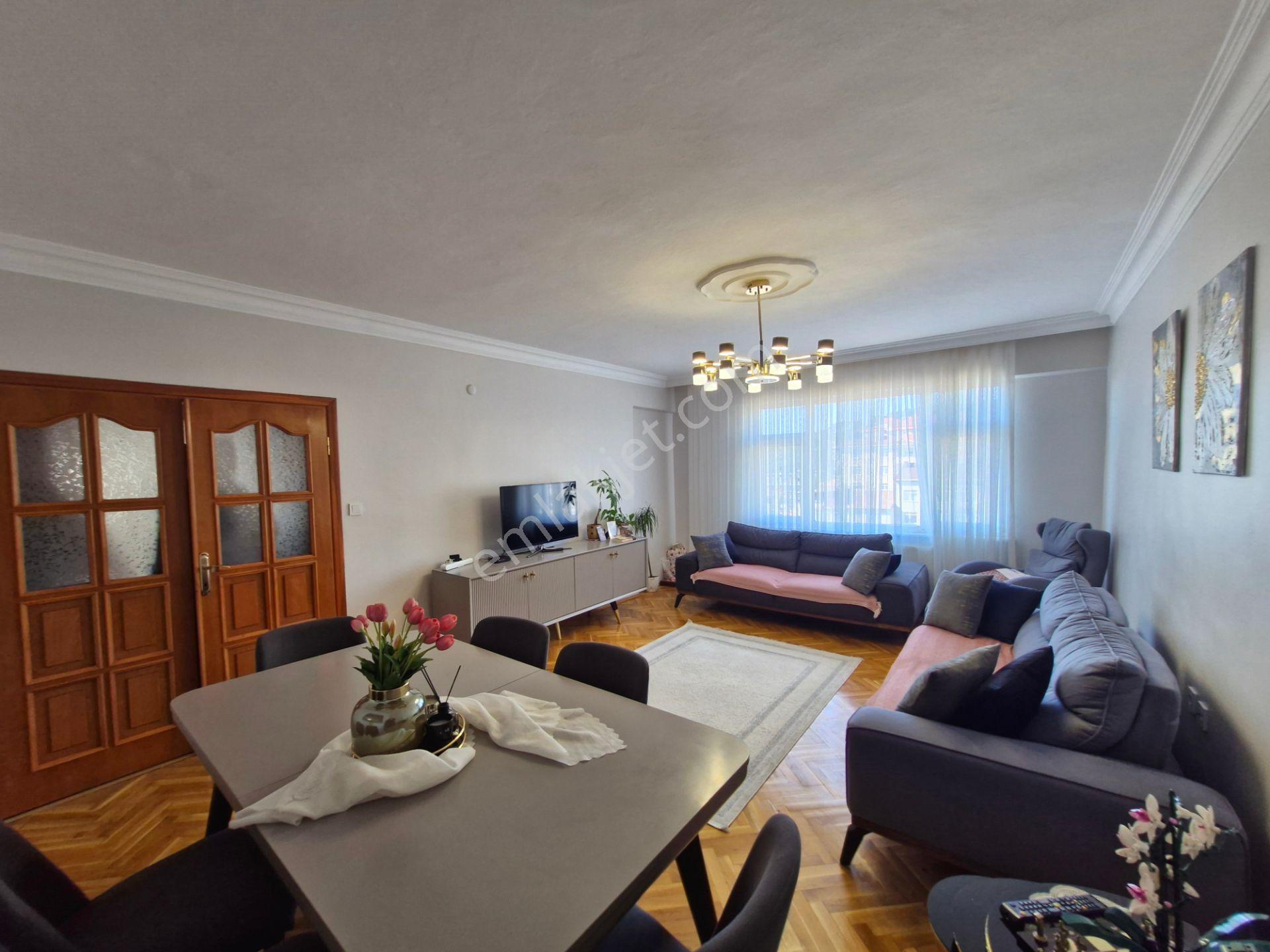 Zümrütevlerde;içi Yenilenmiş,2 Ad.balkon,ayrı Wc,6.kat,geniş 3+1