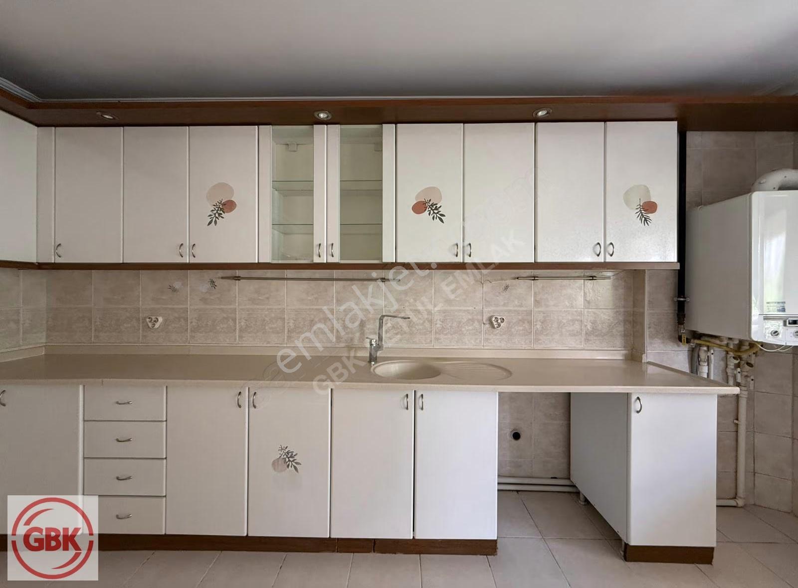 Birlik 448. Cadde'de Park Manzaralı | 270 M² | Geniş Bakımlı 5+1 - Görsel 32