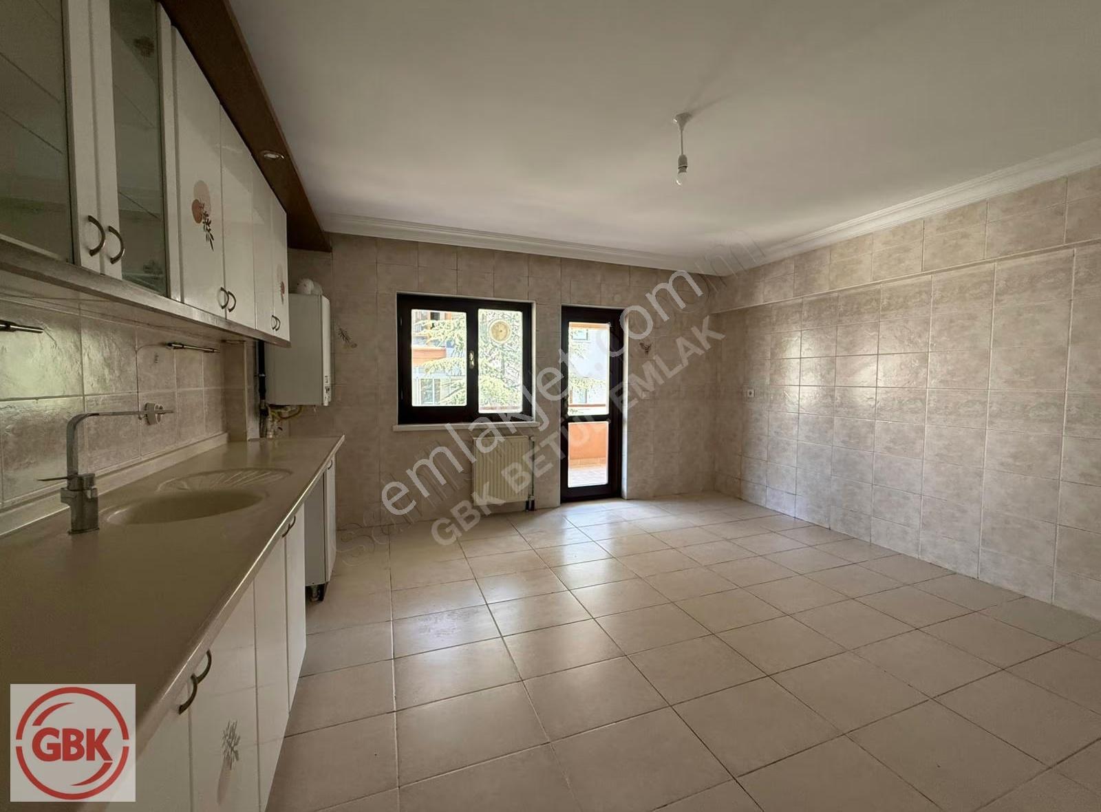 Birlik 448. Cadde'de Park Manzaralı | 270 M² | Geniş Bakımlı 5+1 - Görsel 27