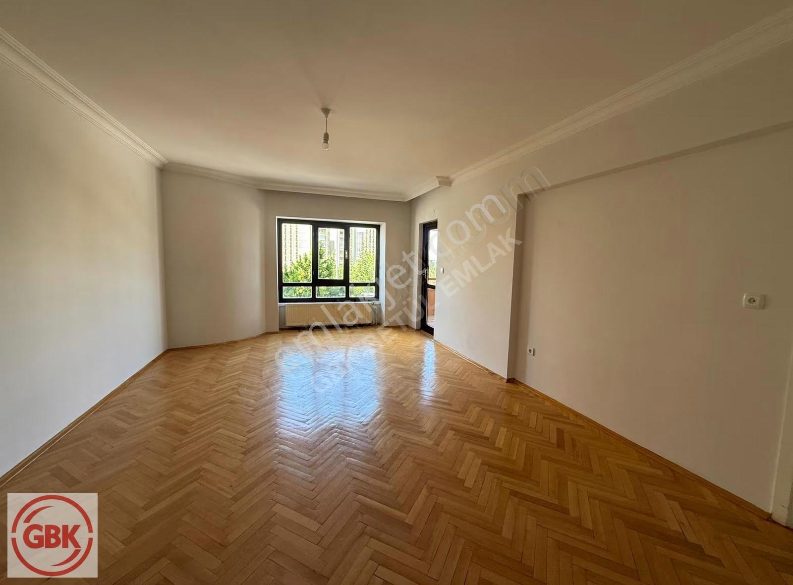Birlik 448. Cadde'de Park Manzaralı | 270 M² | Geniş Bakımlı 5+1 - Görsel 9