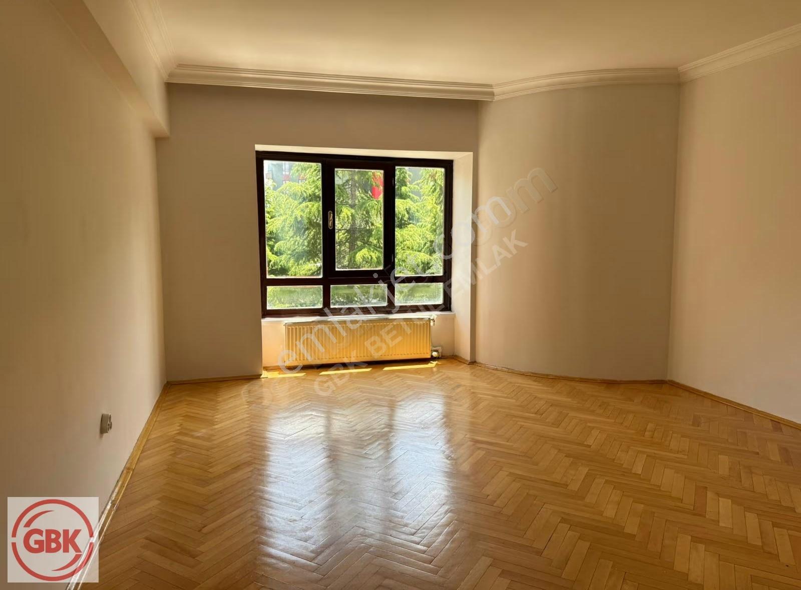 Birlik 448. Cadde'de Park Manzaralı | 270 M² | Geniş Bakımlı 5+1 - Görsel 2