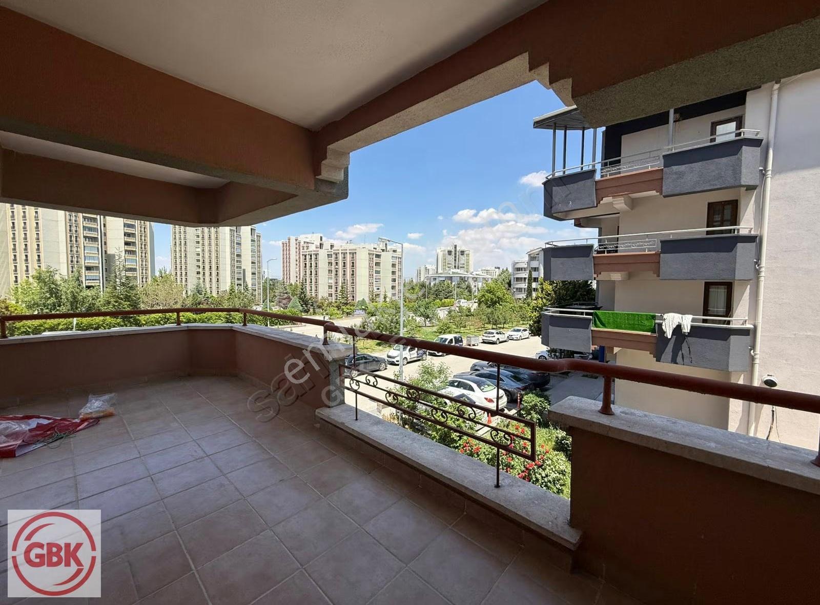 Birlik 448. Cadde'de Park Manzaralı | 270 M² | Geniş Bakımlı 5+1 - Görsel 30