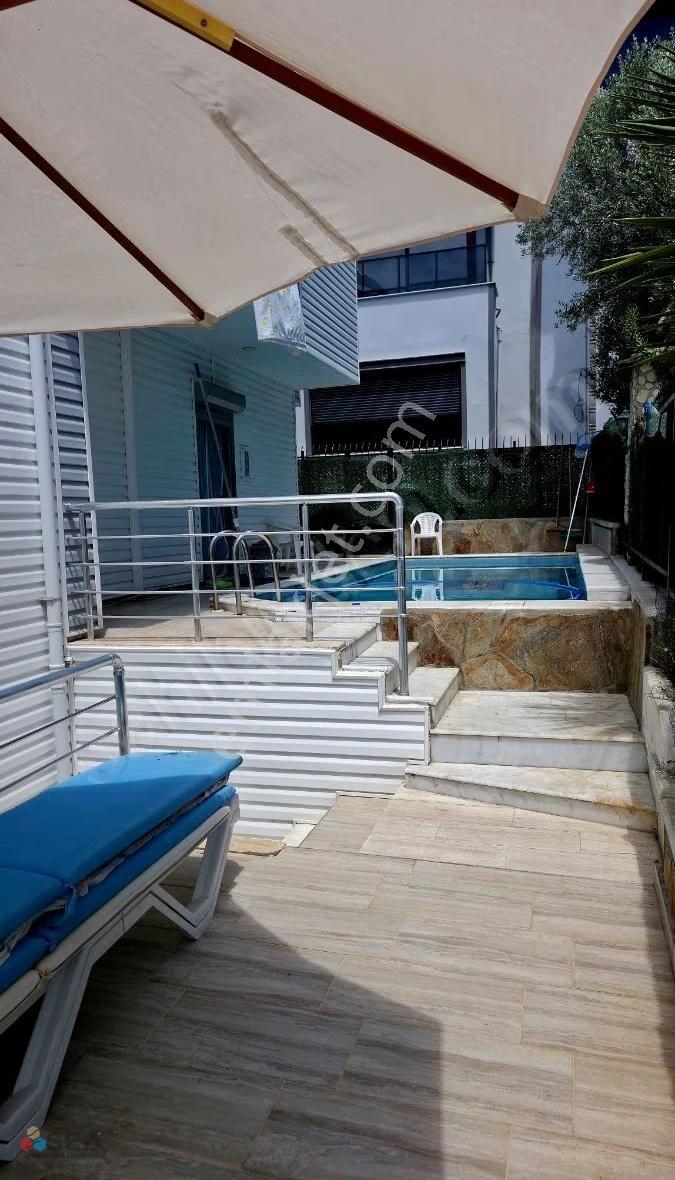Kuşadasının En Seçkin Lokasyonunda,lüks Ve Konforlu Villa