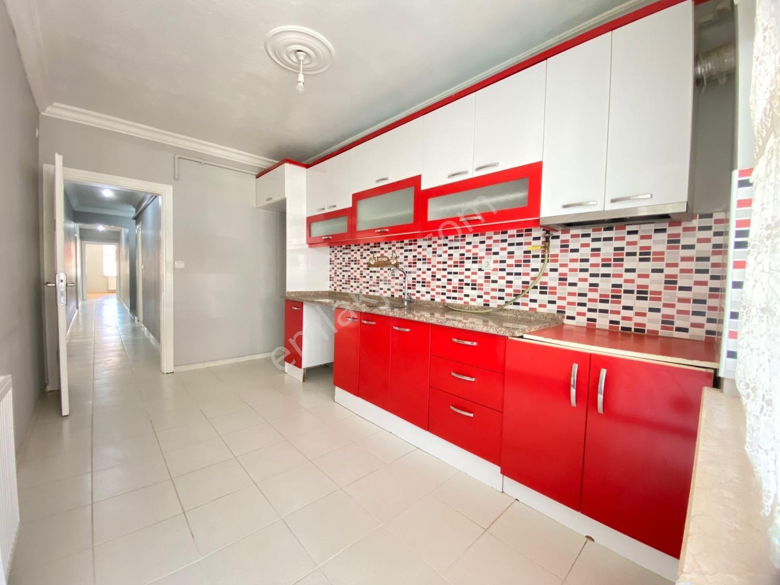Reşadiye'de 3+1 Geniş Kiralık Daire - Görsel 16
