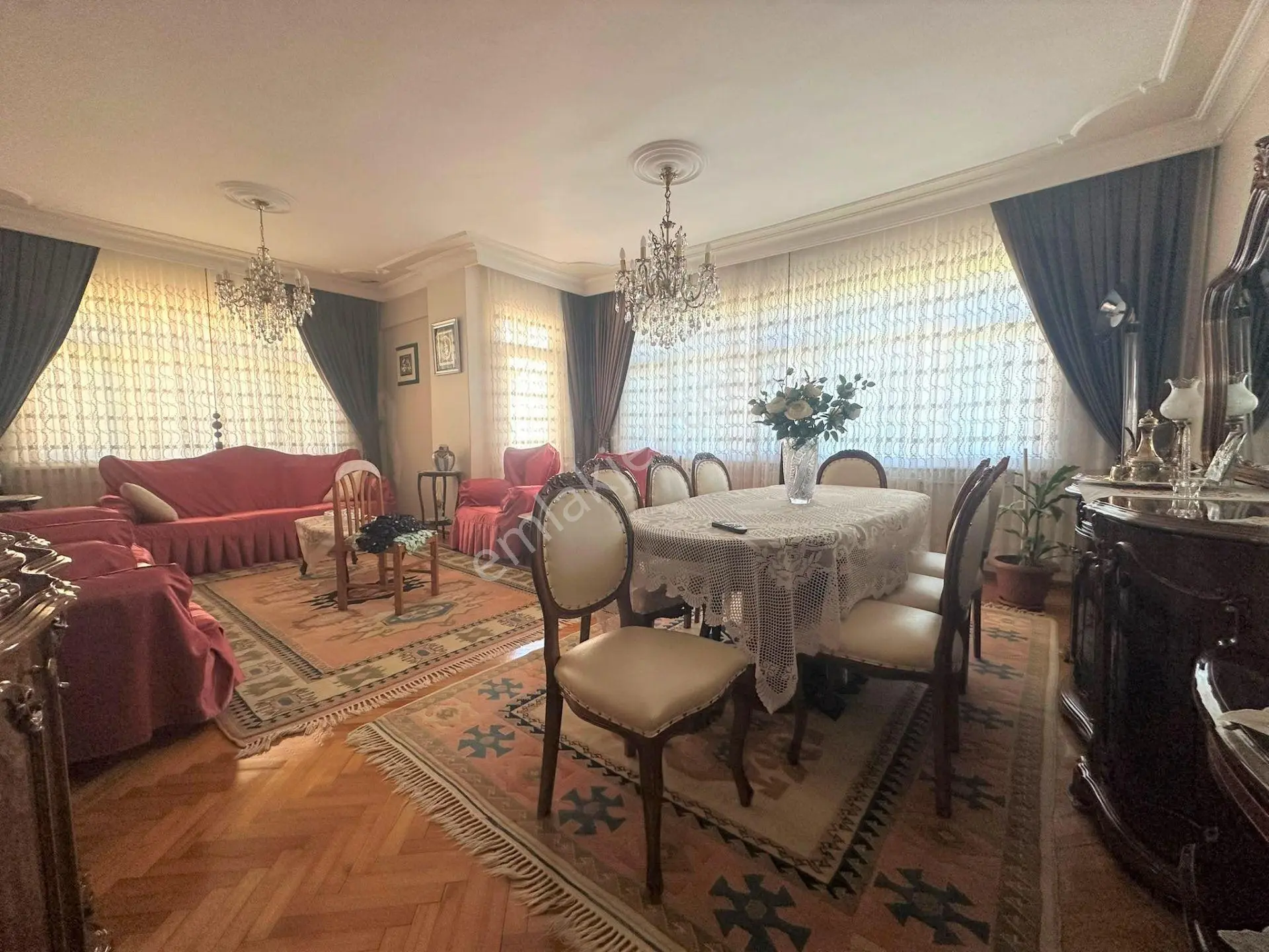 Bahçelievler Deli Hüseyin Paşa Caddesinde 140m2 Ferah 3+1 Daire