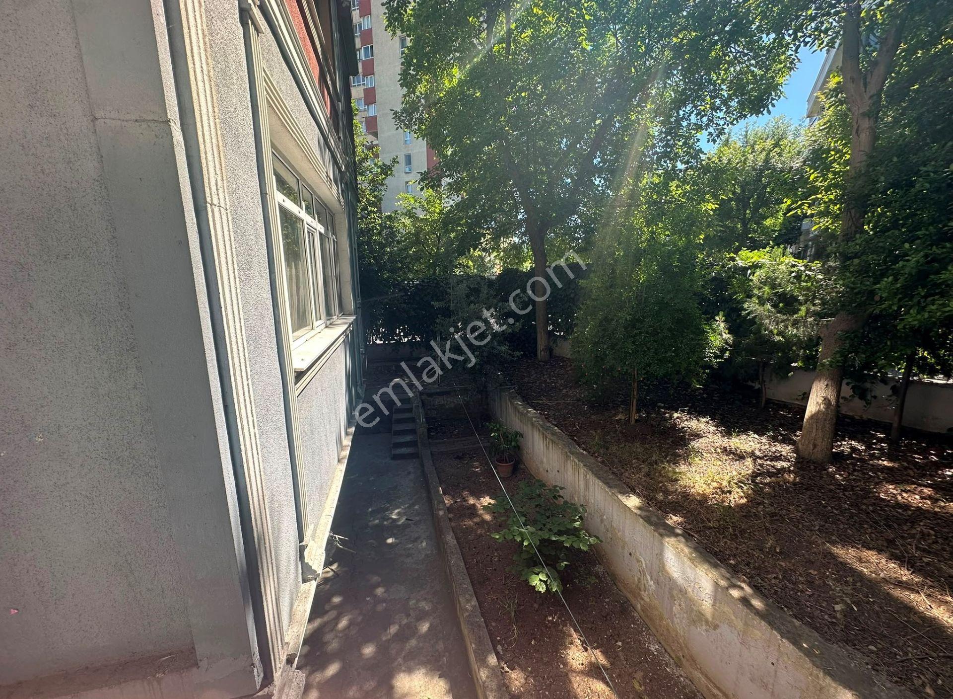 Bahçelievler Deli Hüseyin Paşa Caddesinde 140m2 Ferah 3+1 Daire - Görsel 25