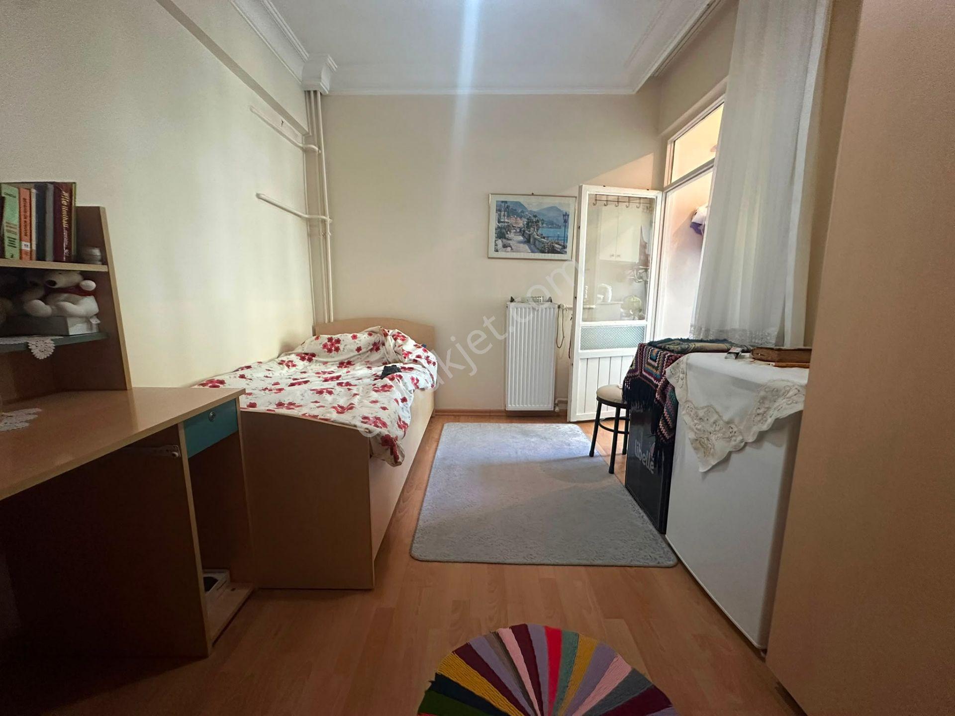 Bahçelievler Deli Hüseyin Paşa Caddesinde 140m2 Ferah 3+1 Daire - Görsel 15