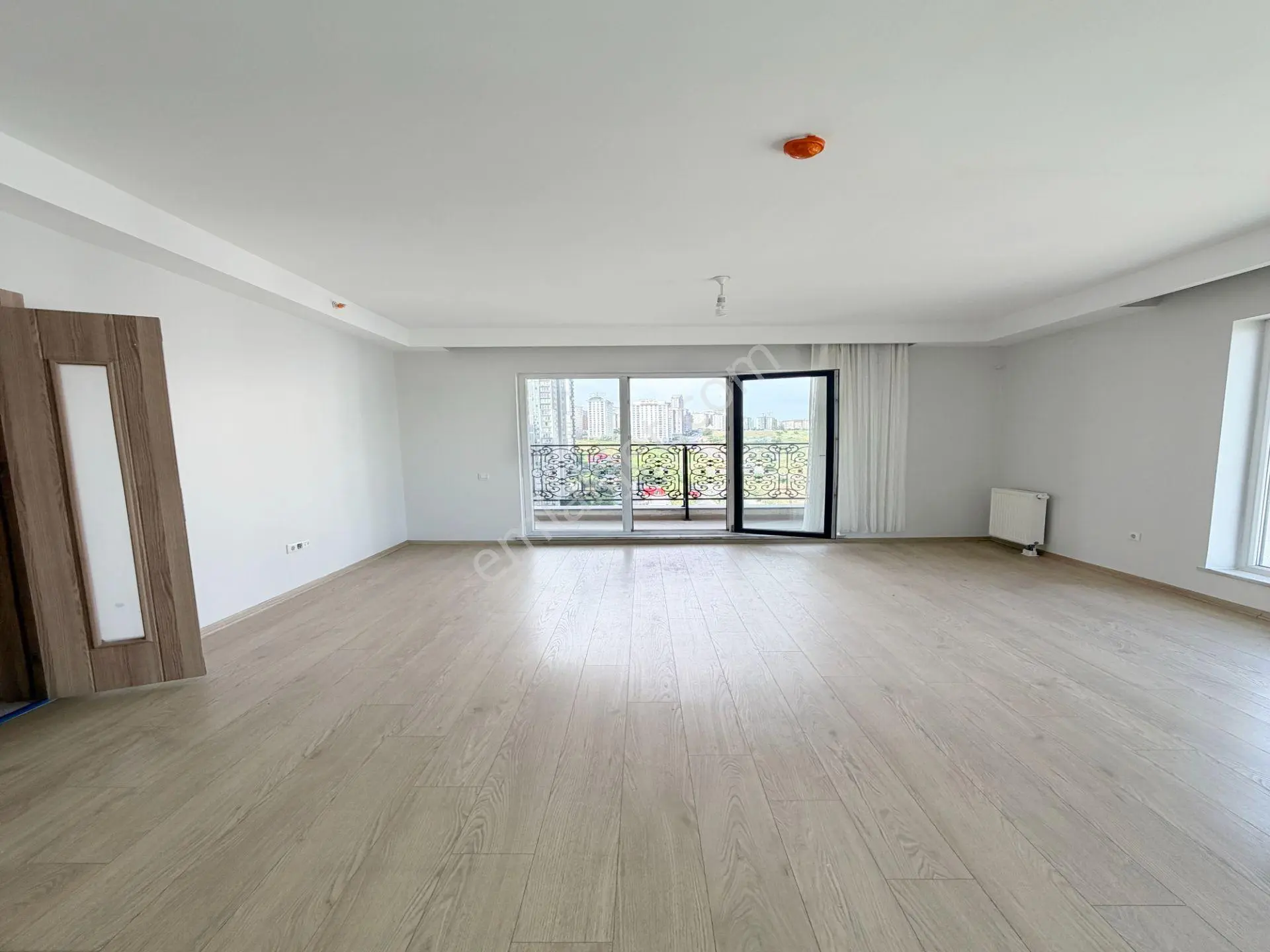 Aile Sitesinin İçinde 2+1 - Ana Cadde Üzeri - Metrobüse Yakın - Krediye Uygun Daire !! - Görsel 2