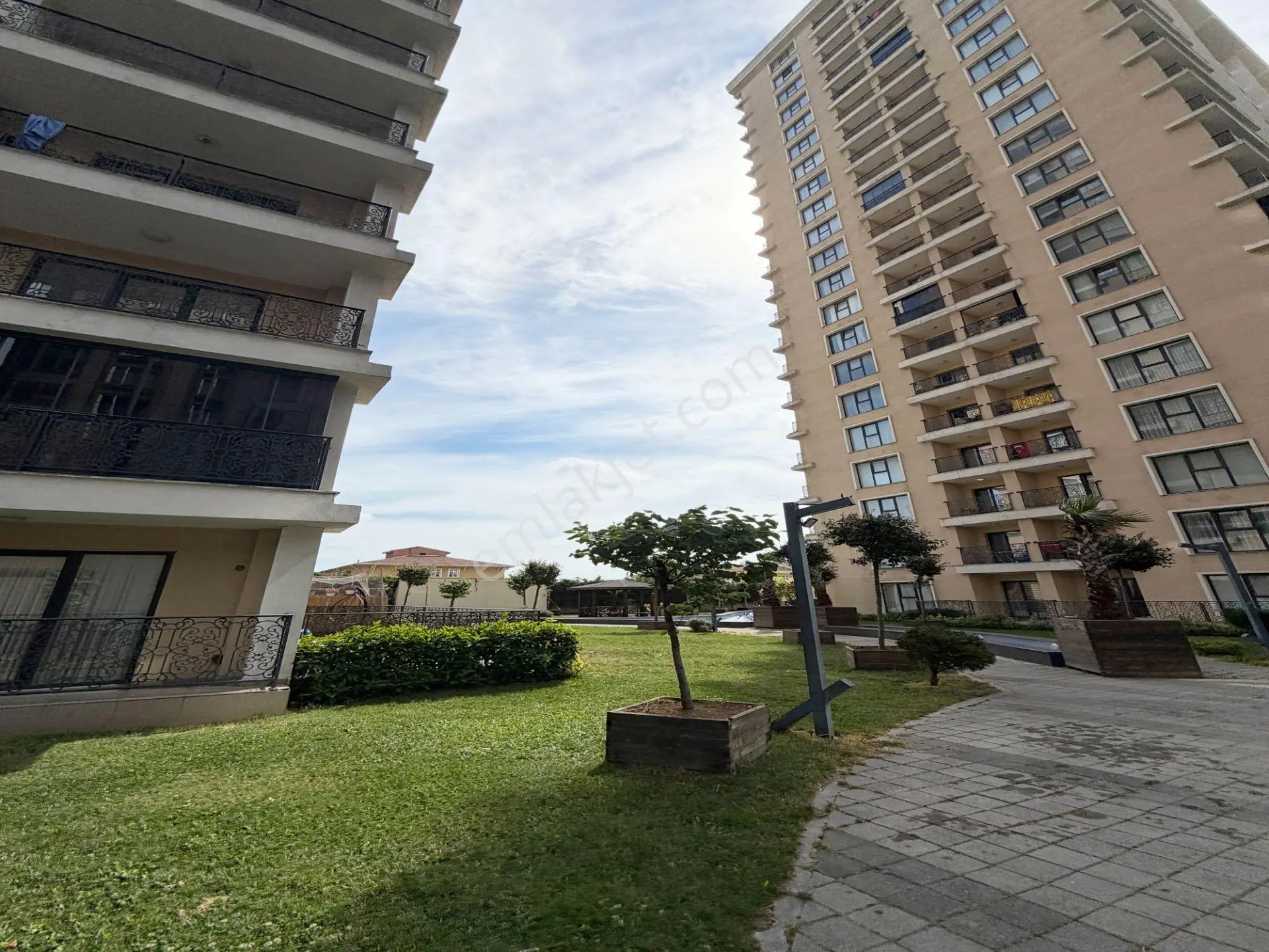 Aile Sitesinin İçinde 2+1 - Ana Cadde Üzeri - Metrobüse Yakın - Krediye Uygun Daire !! - Görsel 25