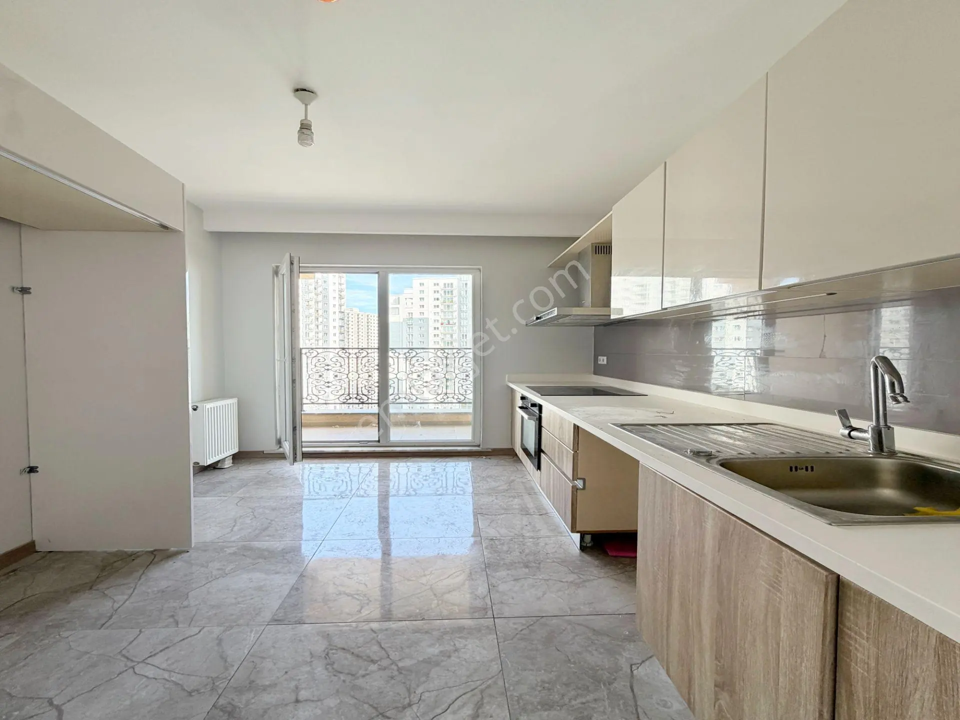 Aile Sitesinin İçinde 2+1 - Ana Cadde Üzeri - Metrobüse Yakın - Krediye Uygun Daire !! - Görsel 24