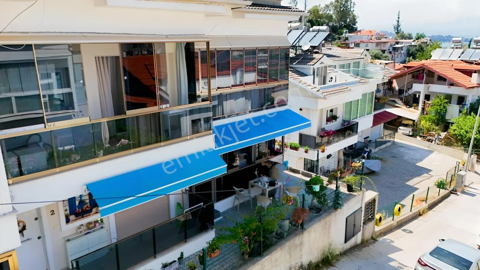 Kesikkapı Mahallesinde Deniz Manzaralı Bahçe Kullanımlı 1+1 - Görsel 33