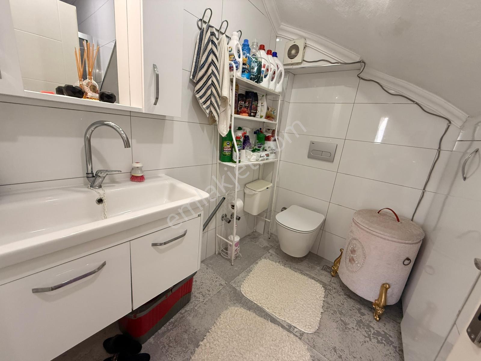 Kesikkapı Mahallesinde Deniz Manzaralı Bahçe Kullanımlı 1+1 - Görsel 31