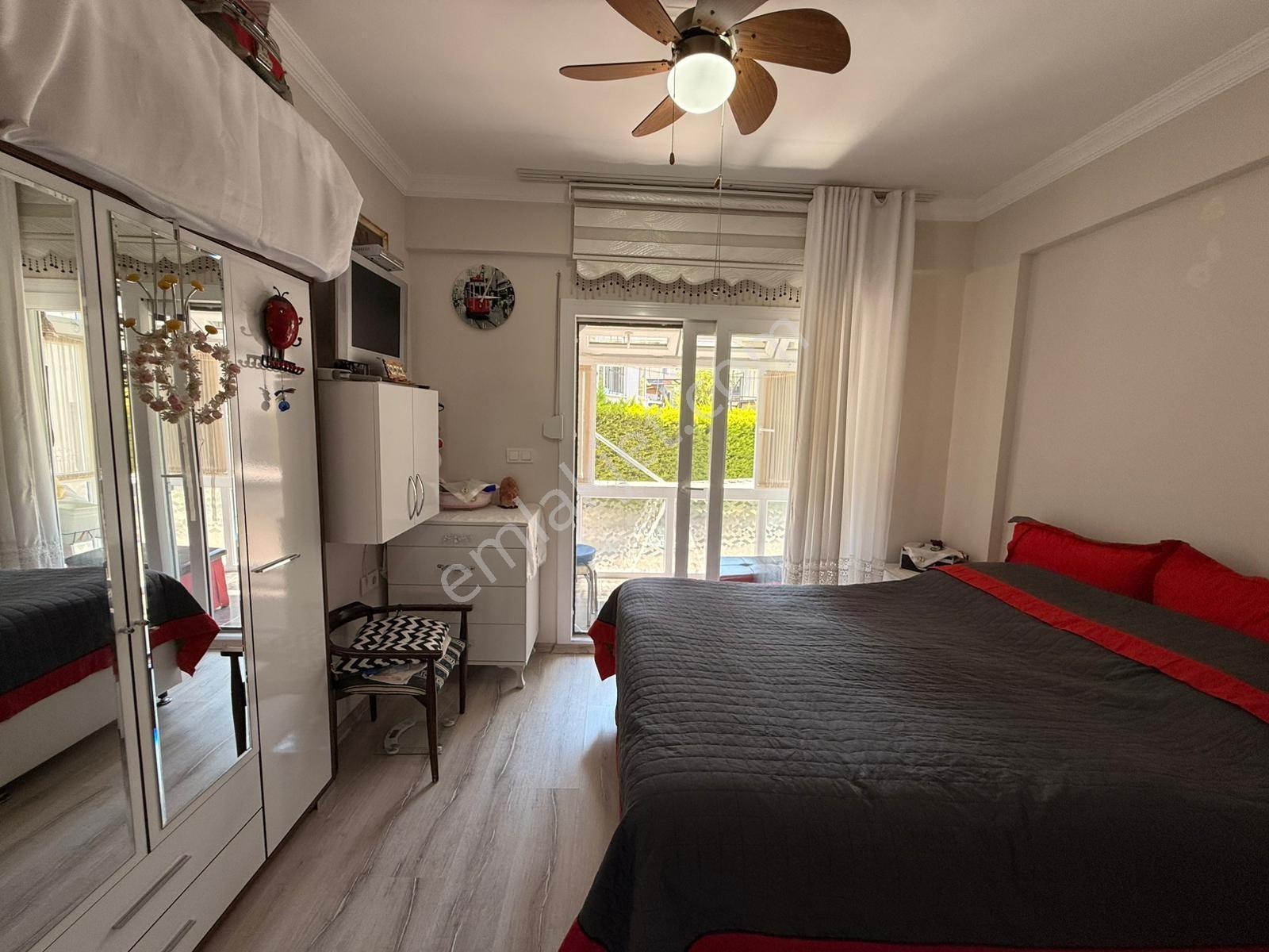 Kesikkapı Mahallesinde Deniz Manzaralı Bahçe Kullanımlı 1+1 - Görsel 23