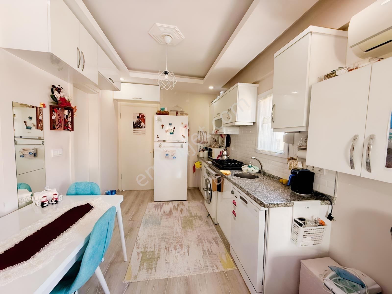 Kesikkapı Mahallesinde Deniz Manzaralı Bahçe Kullanımlı 1+1 - Görsel 35
