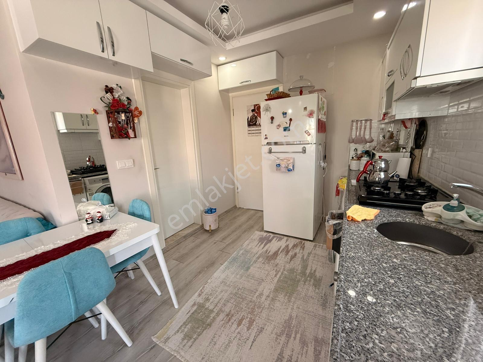 Kesikkapı Mahallesinde Deniz Manzaralı Bahçe Kullanımlı 1+1 - Görsel 18