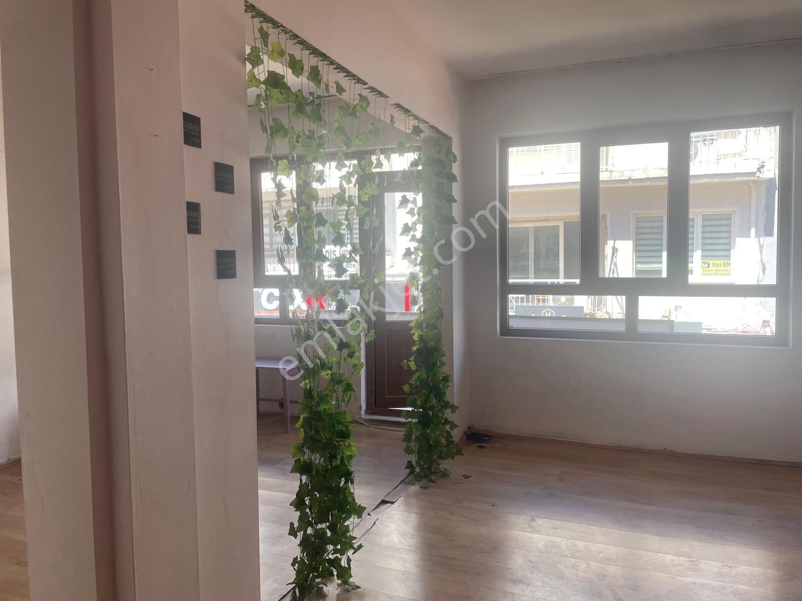 Hacıilyas-kadıağa Cad. | Yüksek Görünürlüklü Kiralık Ofis - Görsel 3
