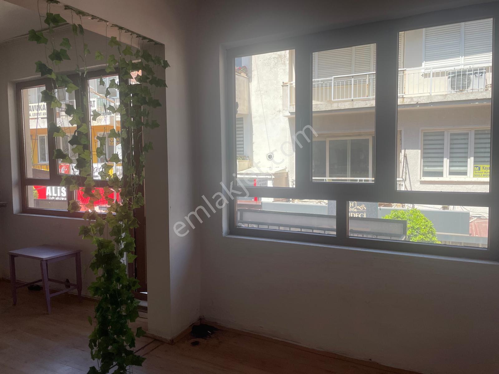 Hacıilyas-kadıağa Cad. | Yüksek Görünürlüklü Kiralık Ofis - Görsel 6