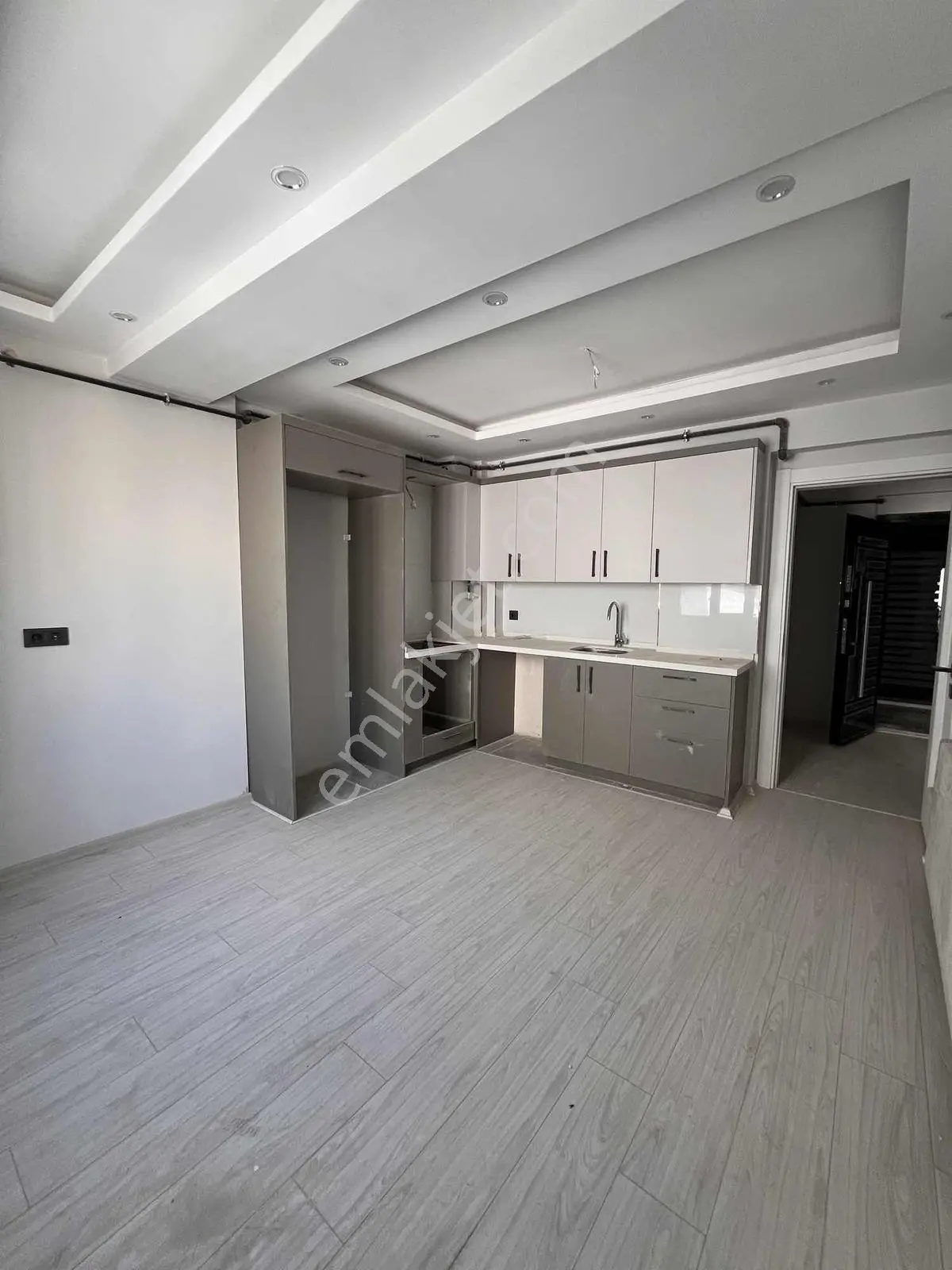 Muradiye Mah 1+1 Sıfır Ara Kat Ana Yol Üstünde Kiralık Daire - Görsel 5