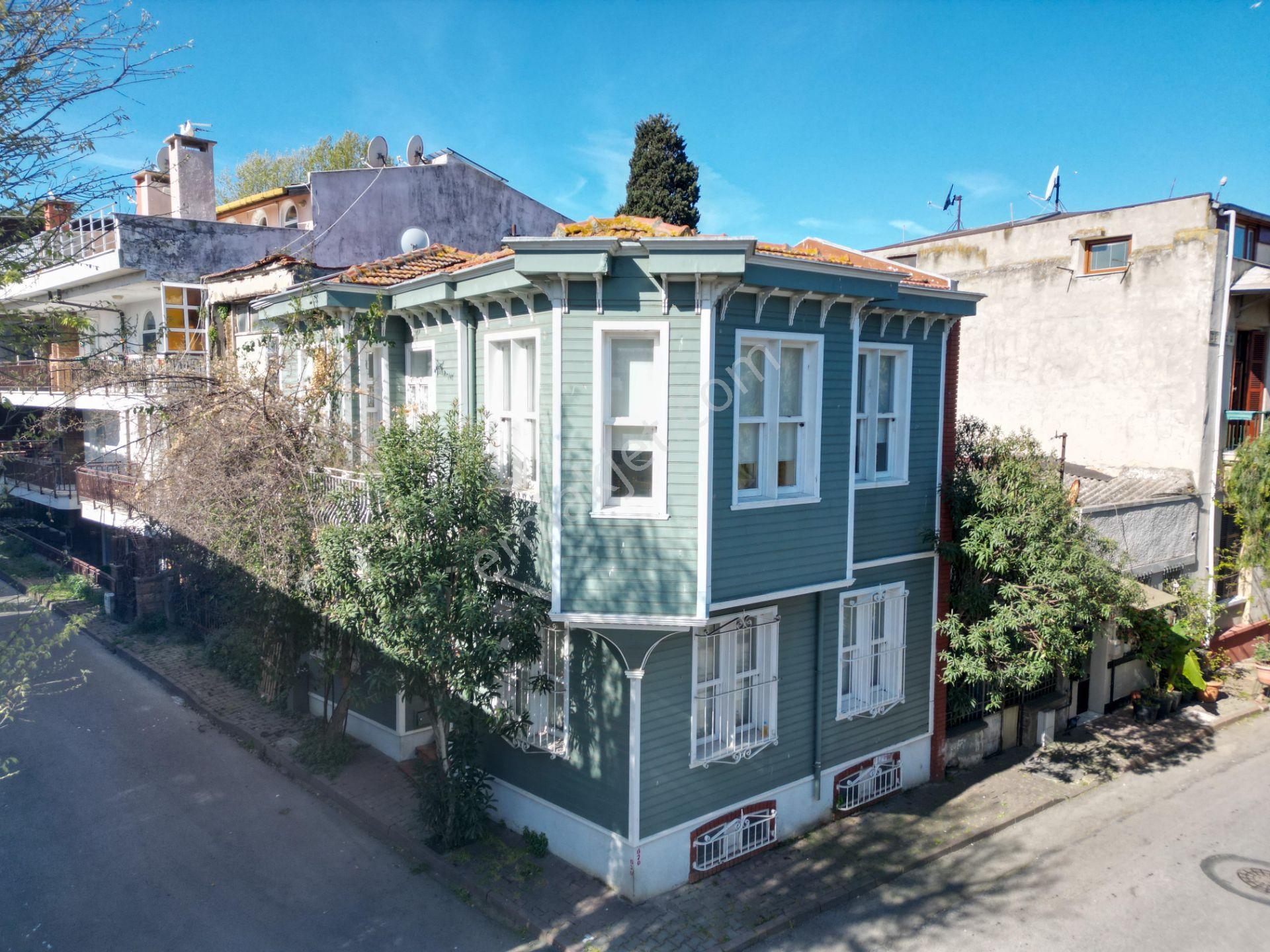 Büyükada Zağnos Paşa Tarihi 4+2 Satılık Köşk