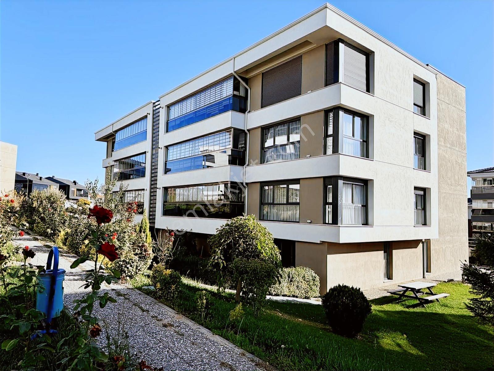 [vefa Koçhan'dan] Frezya Sitesi Kapalı Havuzlu 5+1 Satılık Daire
