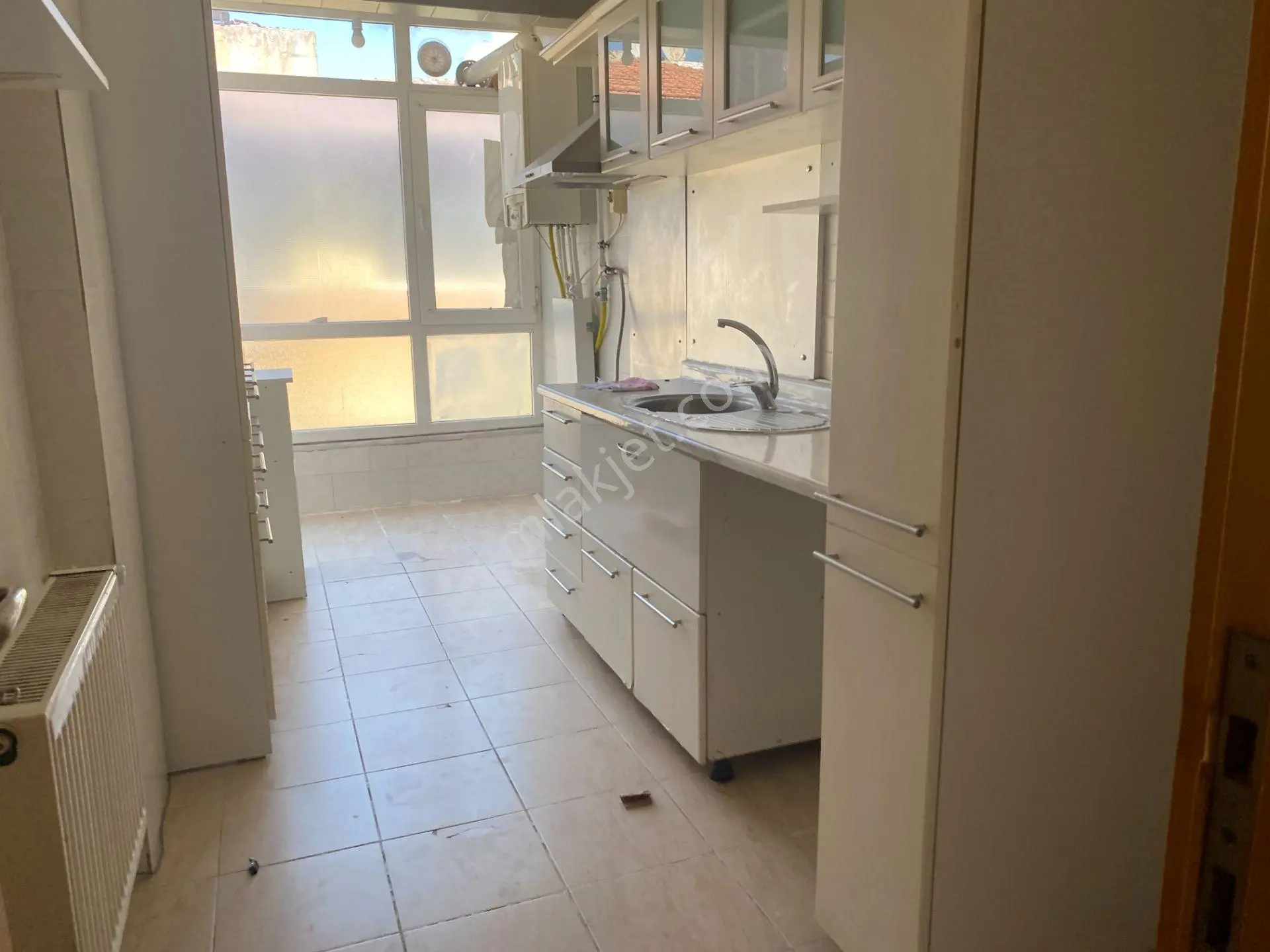 Destan-097 Kocamustafapaşa Kemancı Sitesinde 2 Oda 1 Salon 90m2 Bakımlı Orta 4.kat Bakımlı Daire