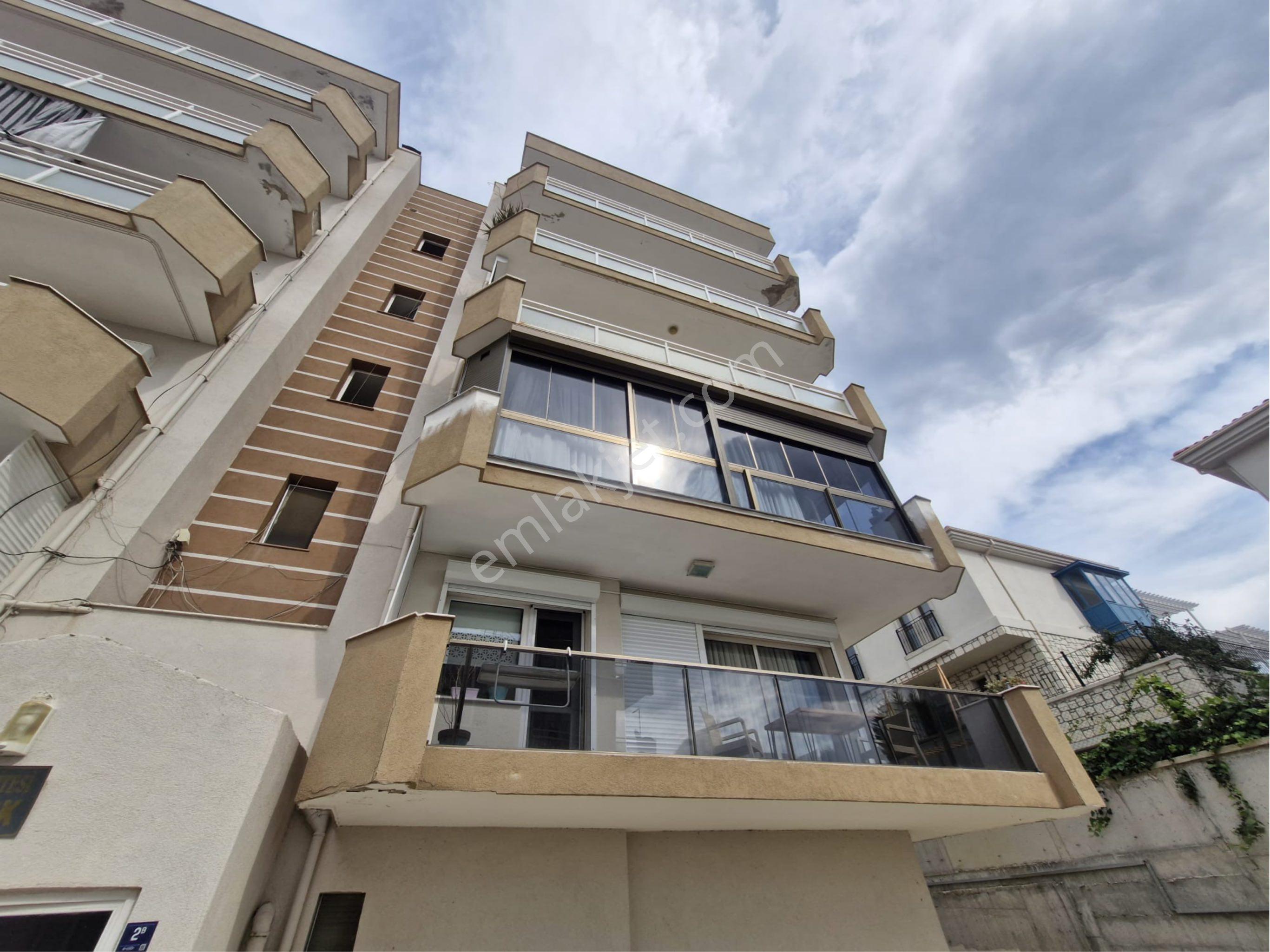 Kuşadası Marina Bölgesinde 3+1 İçi Sıfırlanmış Satılık Daire - Görsel 21