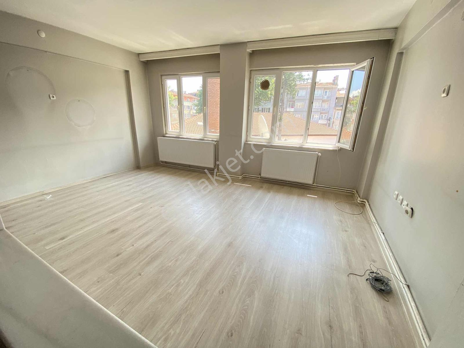 Altıparmakta Önü Açık Parka Cephe Kiralık 2 + 1 Daire - Görsel 12