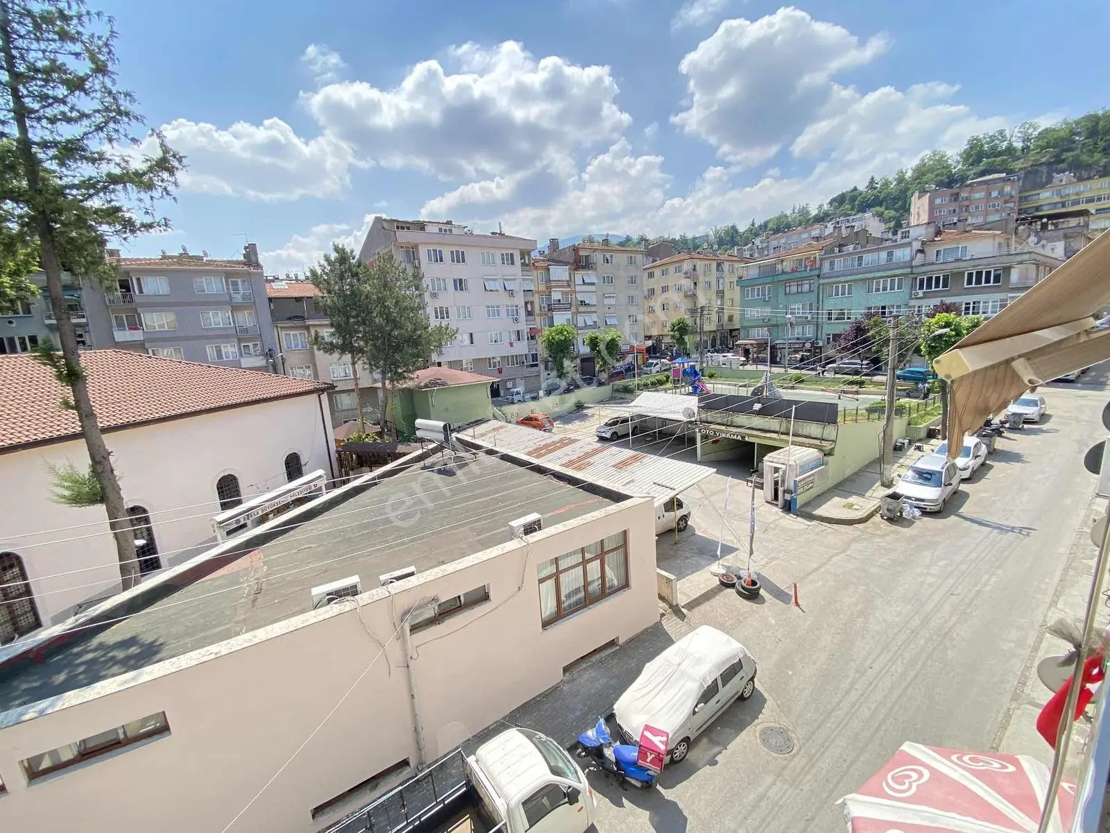 Altıparmakta Önü Açık Parka Cephe Kiralık 2 + 1 Daire