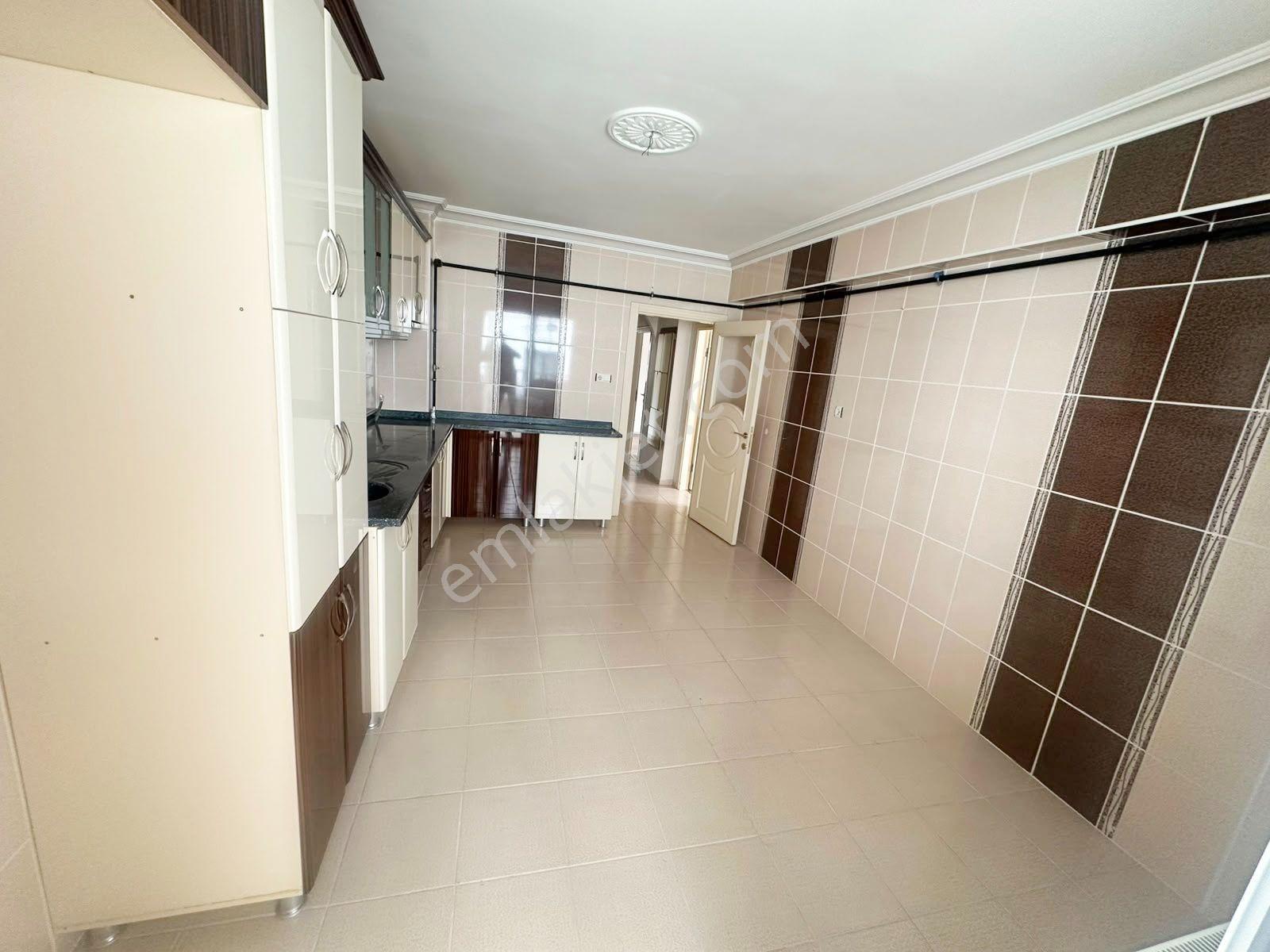 Yayla Mahallesinde Bağımsız Salon Asansörlü Kök Tapu Daire - Görsel 7