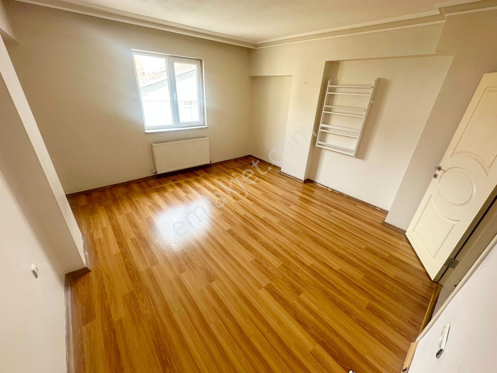 Yayla Mahallesinde Bağımsız Salon Asansörlü Kök Tapu Daire - Görsel 14