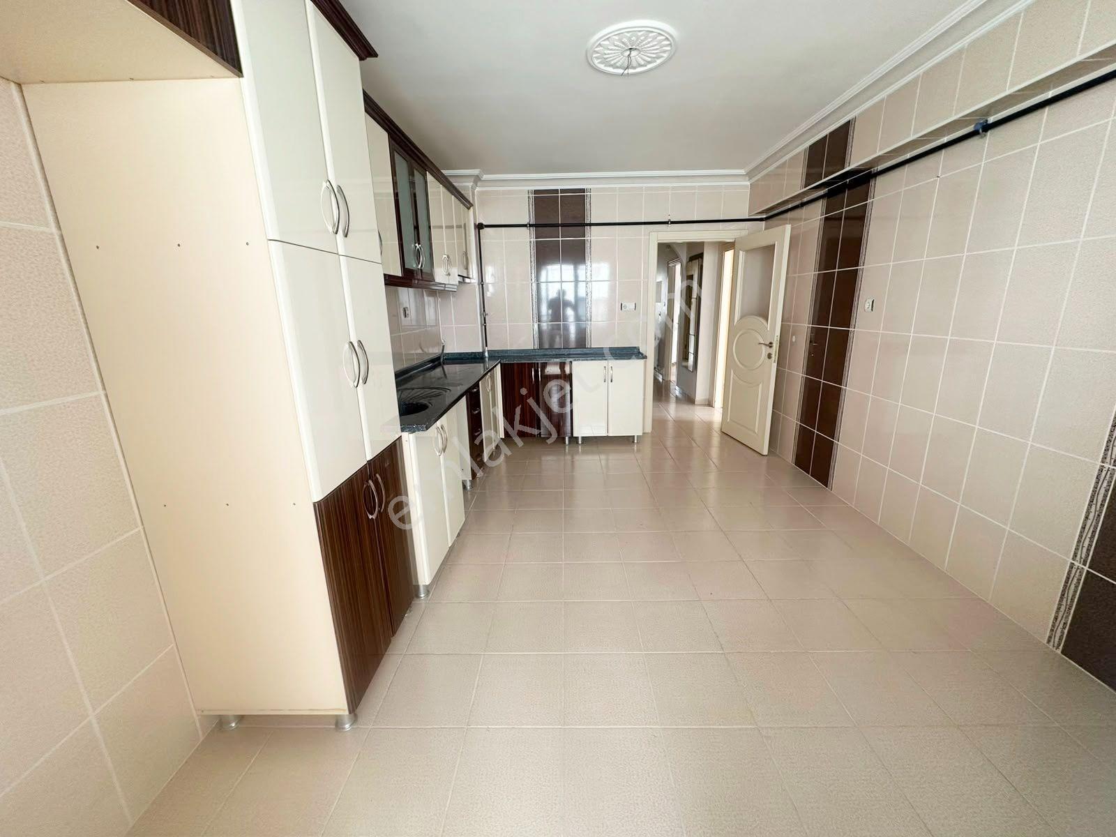 Yayla Mahallesinde Bağımsız Salon Asansörlü Kök Tapu Daire - Görsel 6