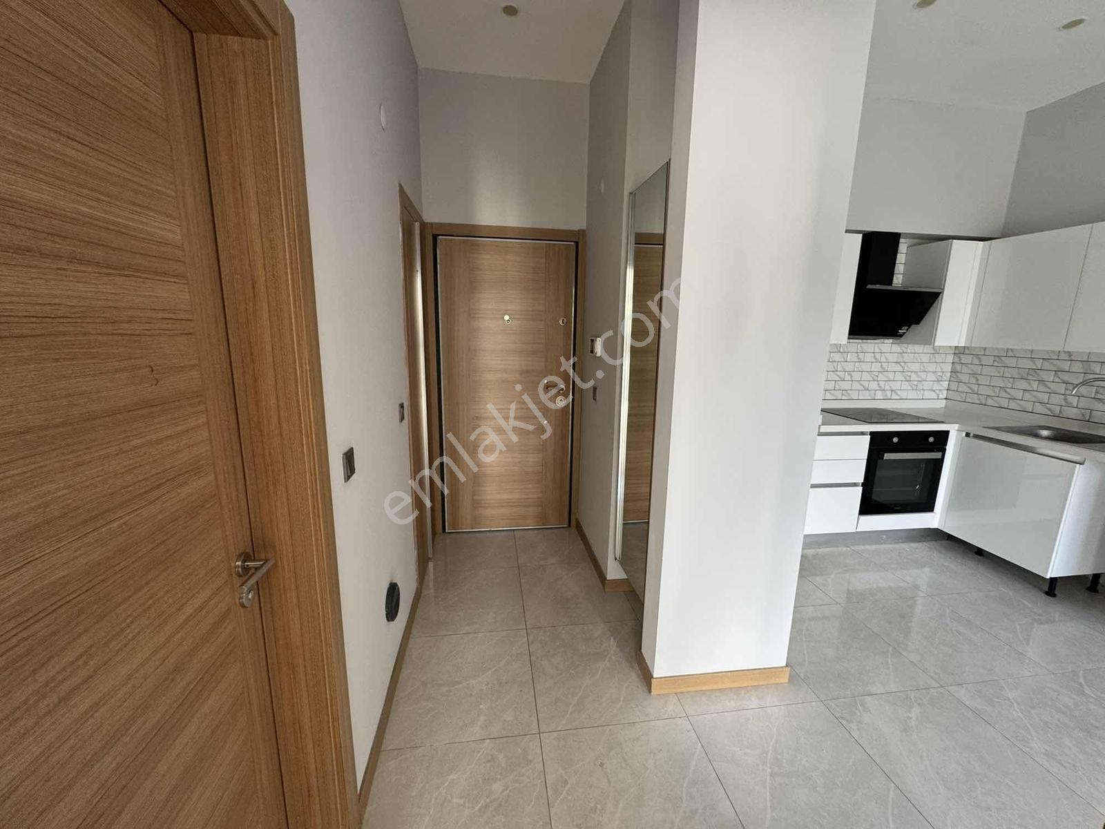 Havuzlu Güvenlikli Sitede Krediye Uygun Satılık Arakat 1+1 Daire