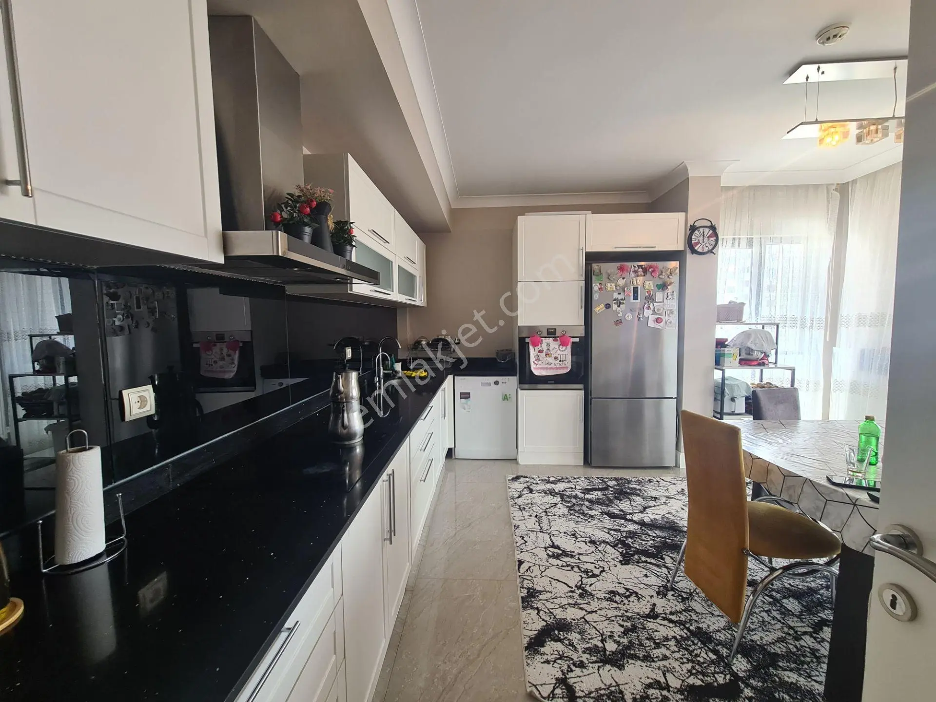 Yozgat Bulvarı Paraleli 2-bloklu Sitede Teras Balkonlu 190m² 4+1 - Görsel 4
