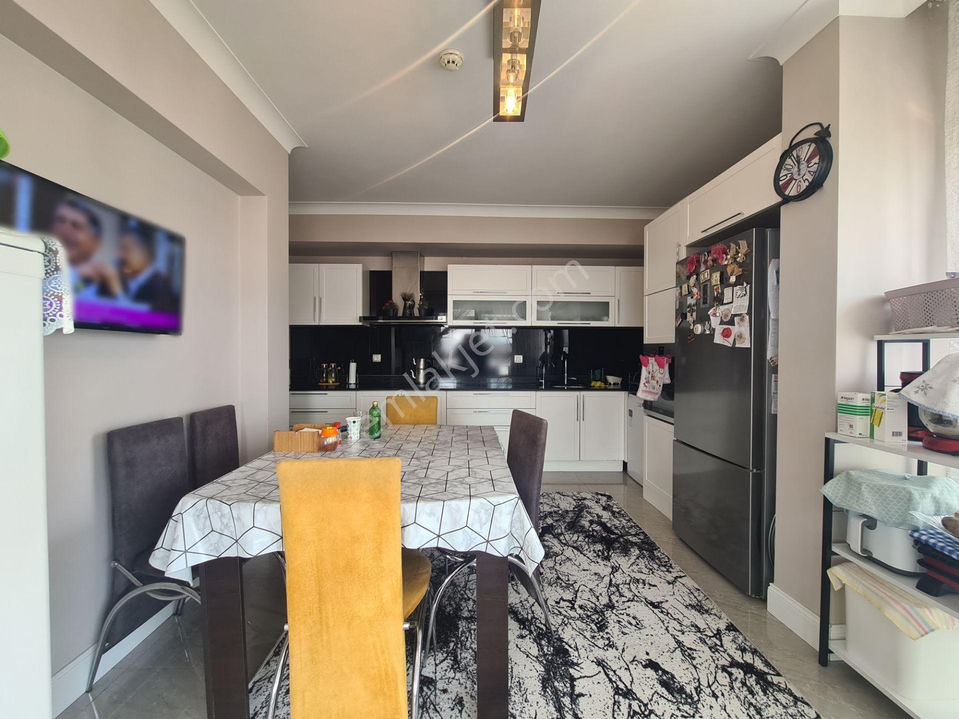 Yozgat Bulvarı Paraleli 2-bloklu Sitede Teras Balkonlu 190m² 4+1