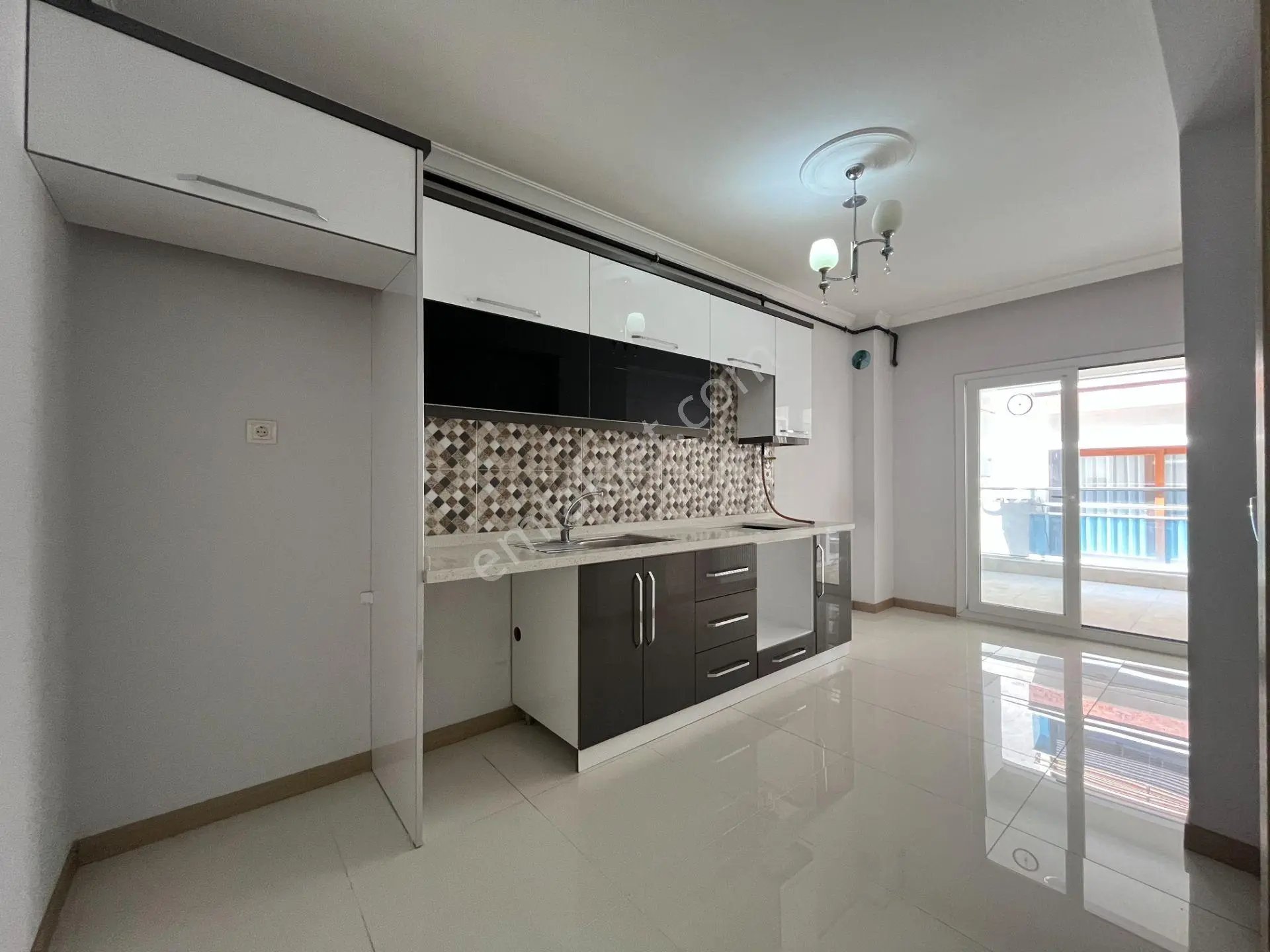 Gümüşpala Merkez'de Doğalgazlı Ve E. Banyolu 2+1 Kiralık Daire - Görsel 5