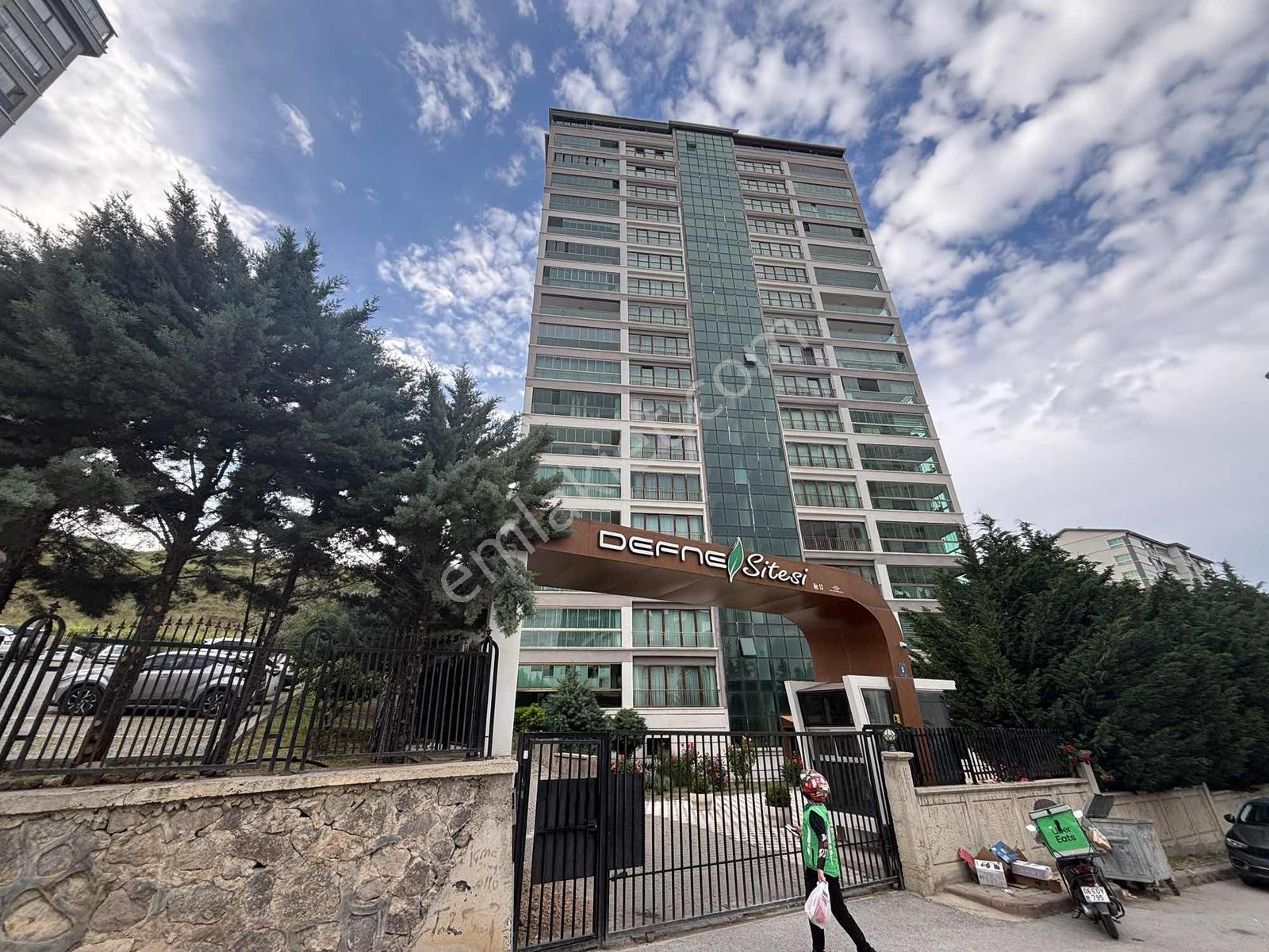 Defne Sitesinde Geniş Ve Ferah 4+1 Satılık Daire