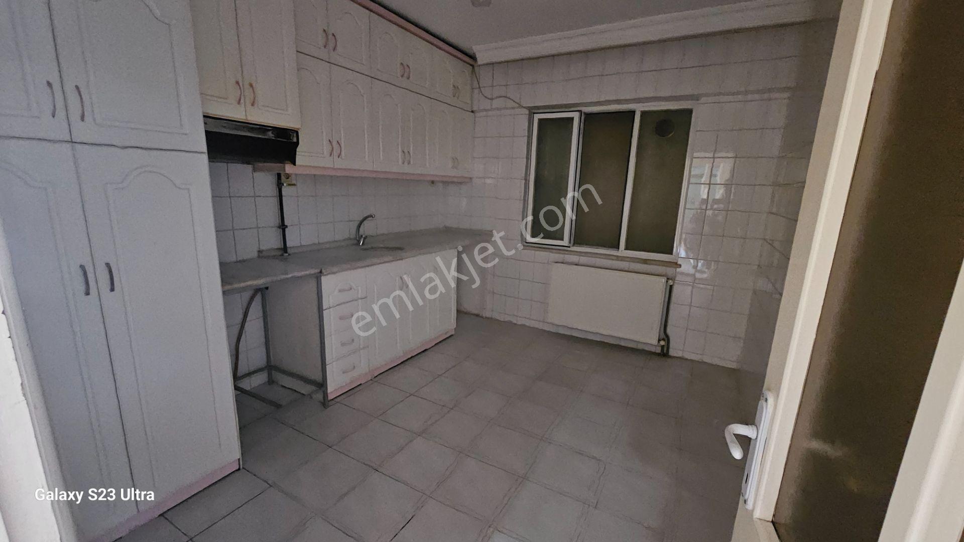 Göçmen Gayrimenkul'den Çarşı Merkezde 3+1 Kiralık Daire - Görsel 7