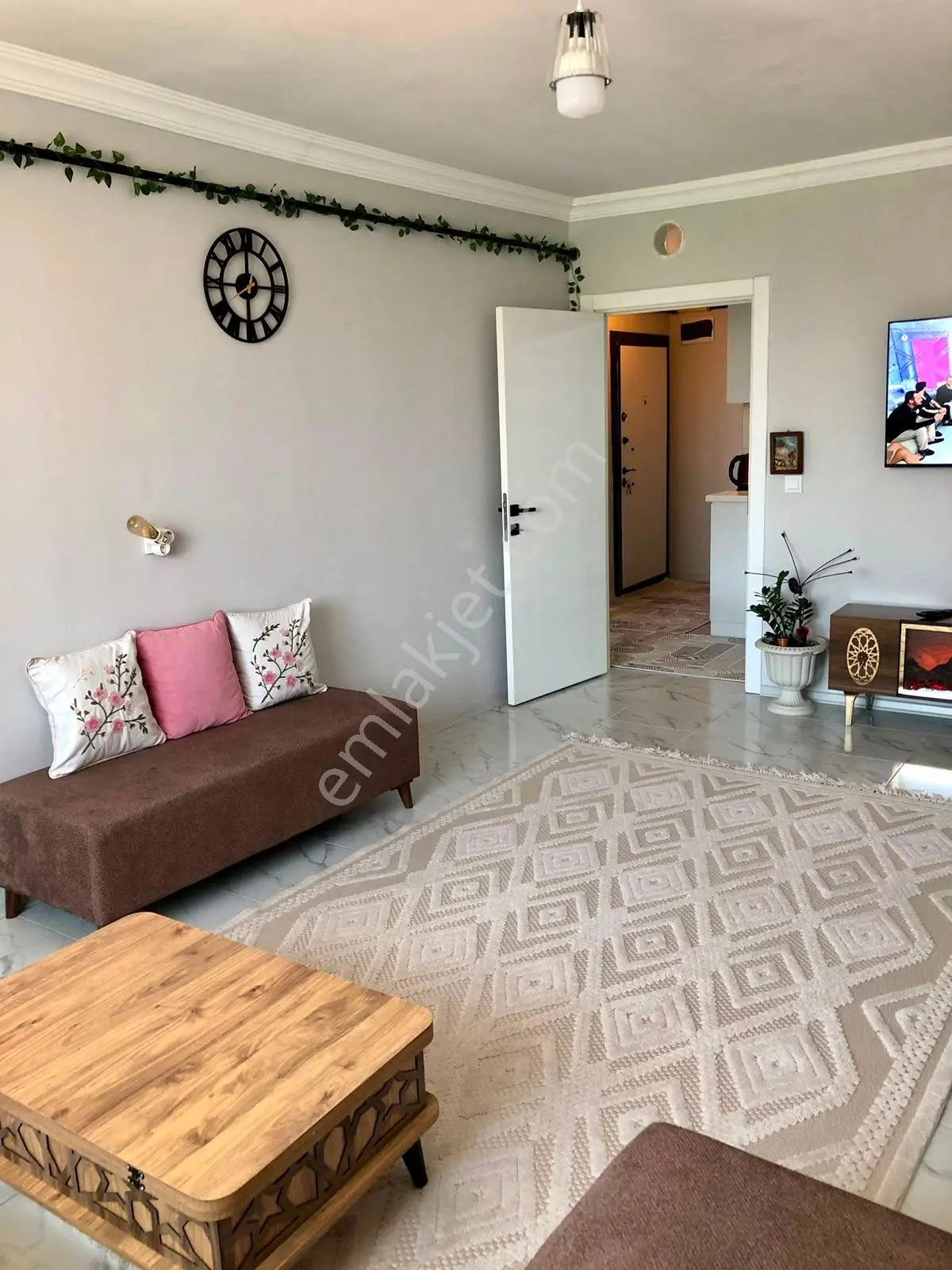 Mara Yolu Üzeri Garajlı Ful Eşyalı Özel Yapım Geniş Odalı Apart - Görsel 2