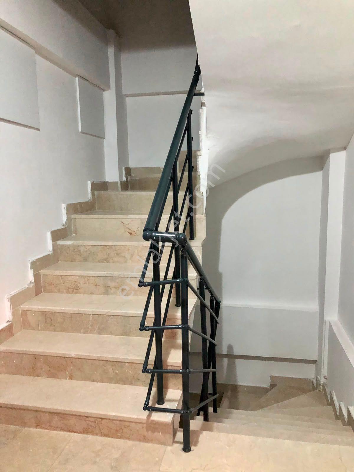 Mara Yolu Üzeri Garajlı Ful Eşyalı Özel Yapım Geniş Odalı Apart - Görsel 26